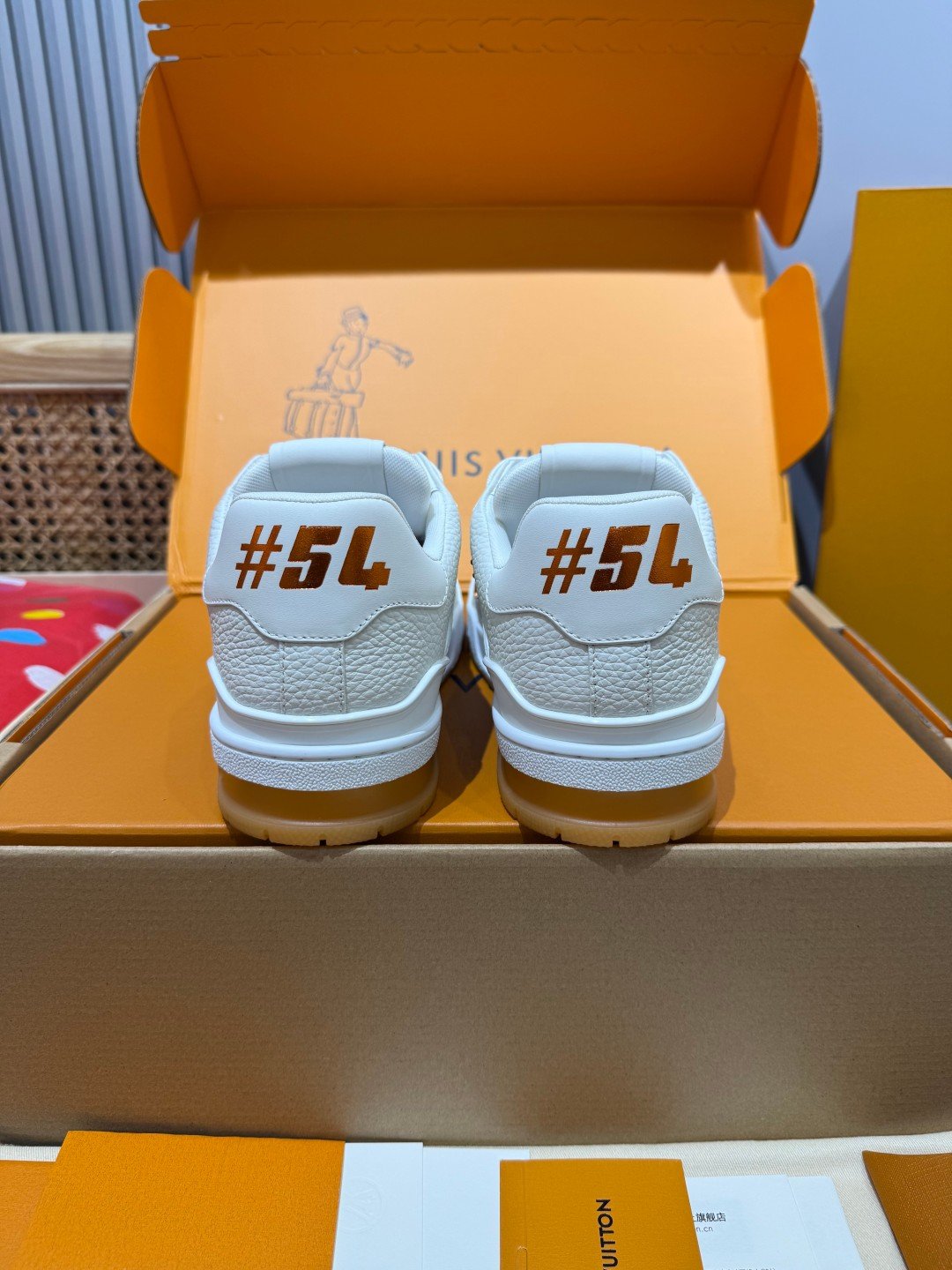 Sneakers Trainer 'Blanc Camel' — vue 3