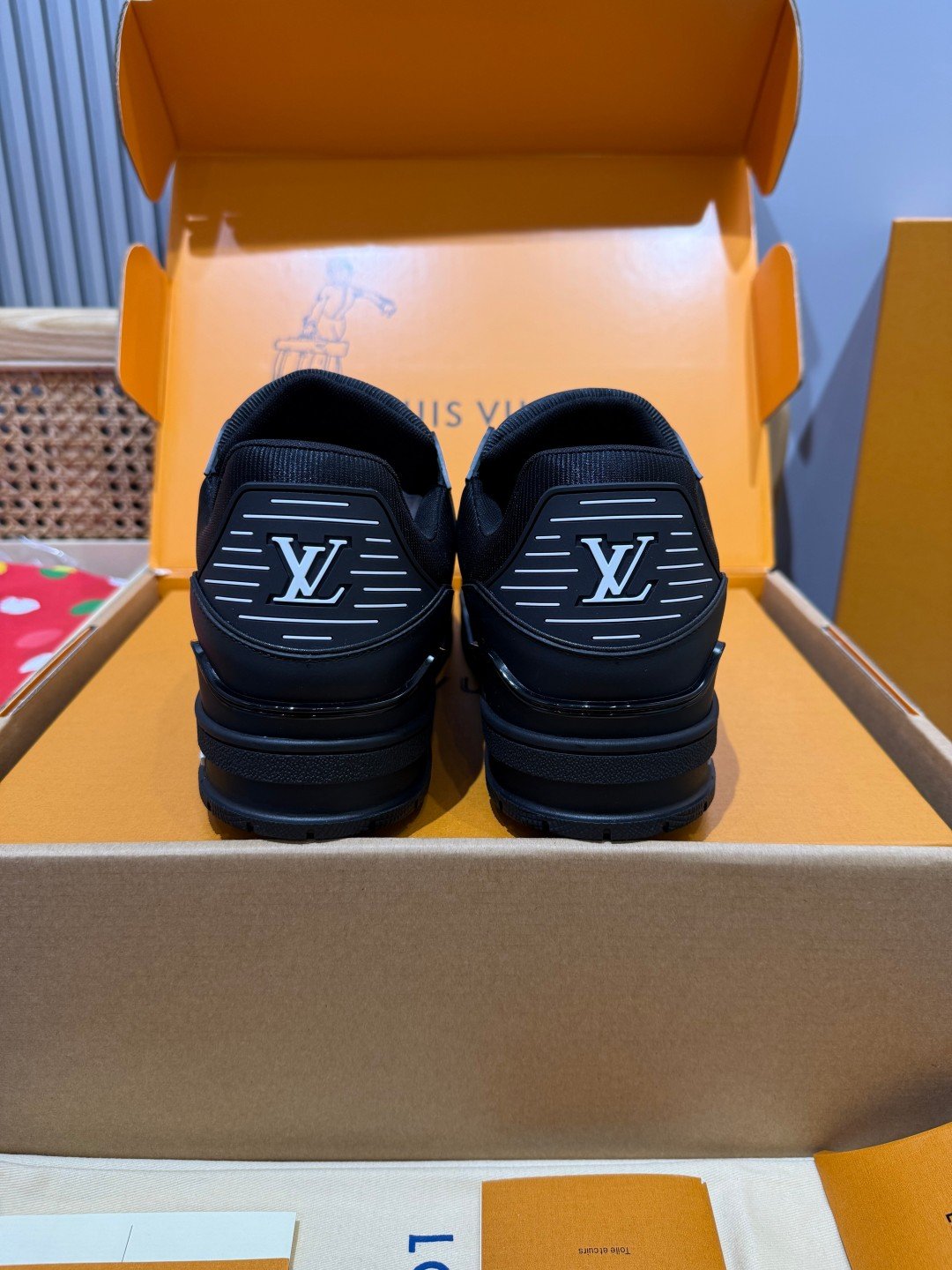 Sneakers Trainer 'Noir Blanc' — vue 3