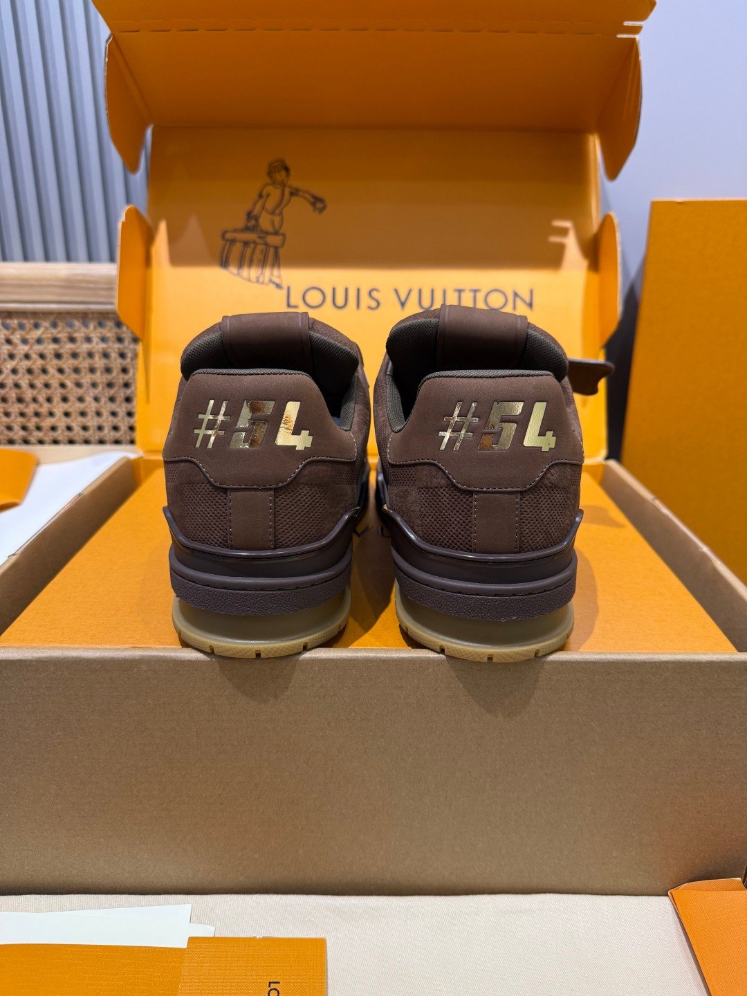 Sneakers Trainer 'Chocolat Daim' — vue 3