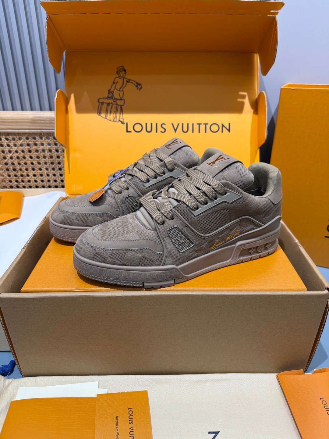 Sneakers Trainer 'Taupe Daim' — vue 4