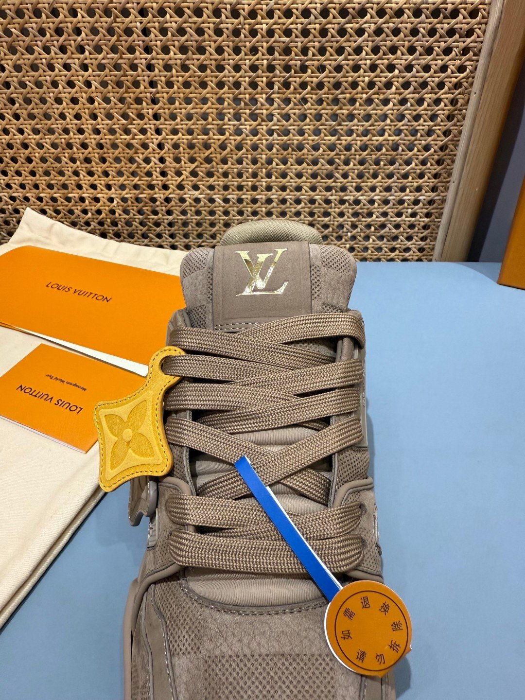 Sneakers Trainer 'Taupe Daim' — vue 8