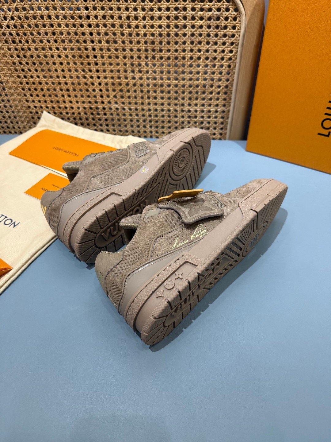Sneakers Trainer 'Taupe Daim' — vue 14