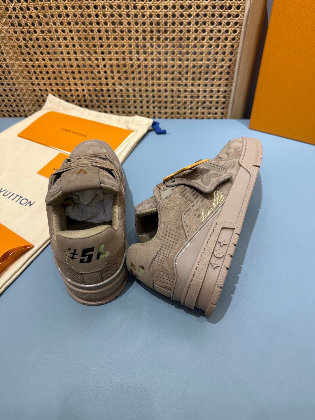 Sneakers Trainer 'Taupe Daim' — vue 15