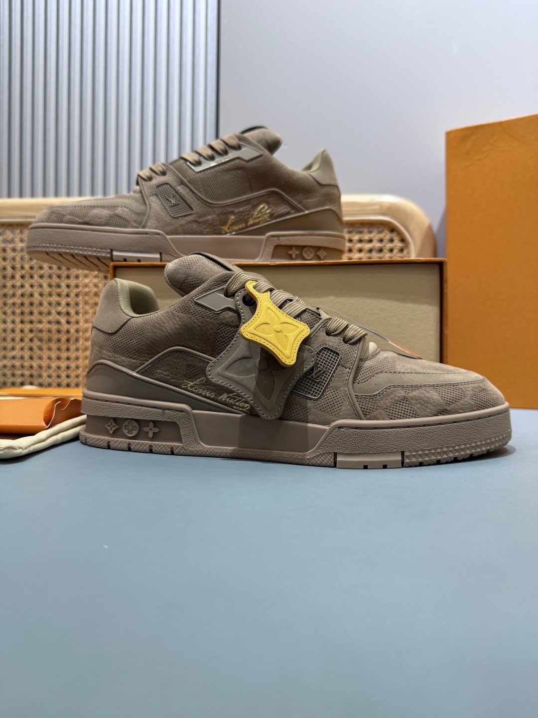 Sneakers Trainer 'Taupe Daim' — vue 22