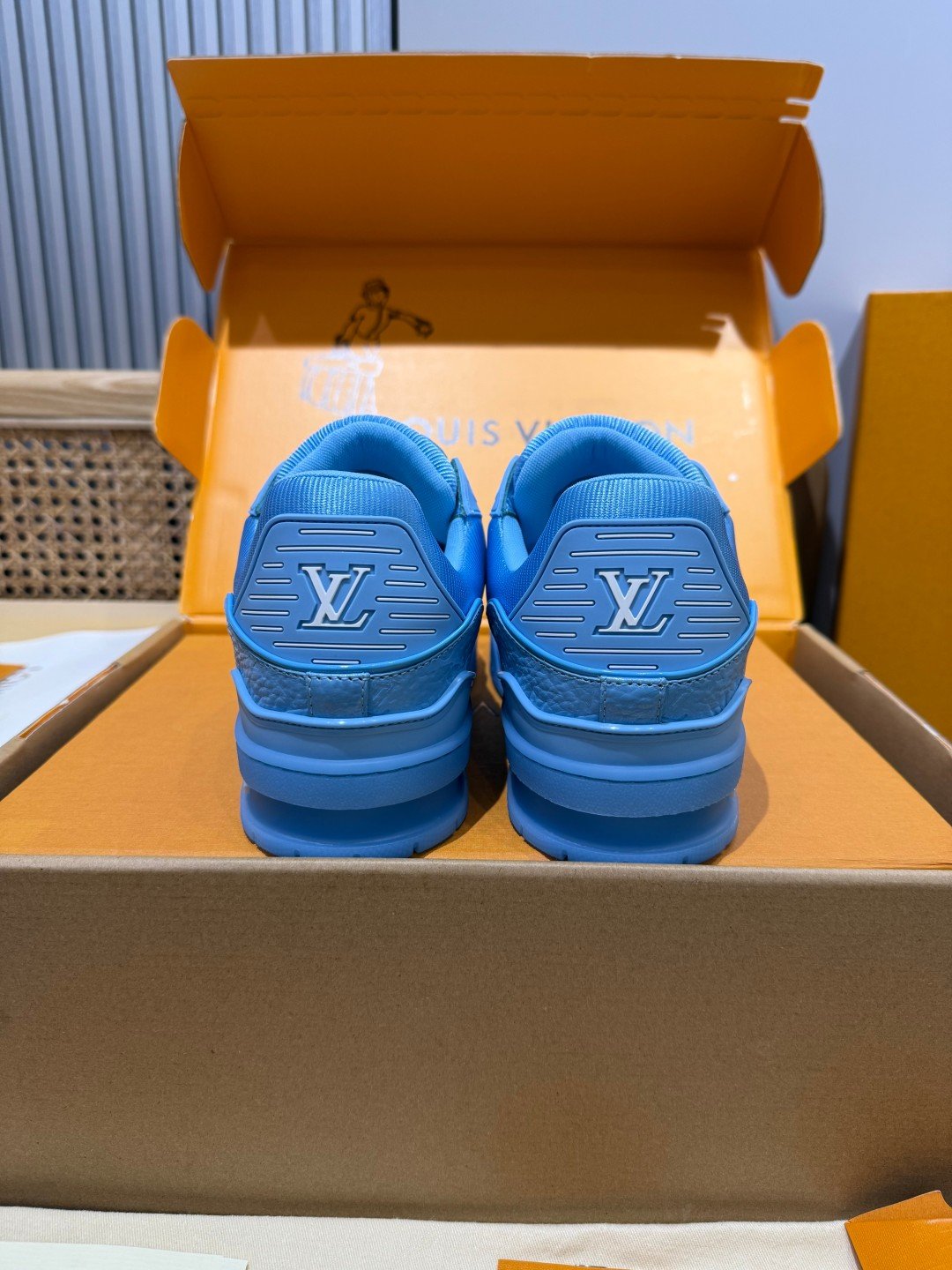 Sneakers Trainer 'Bleu Azur' — vue 3