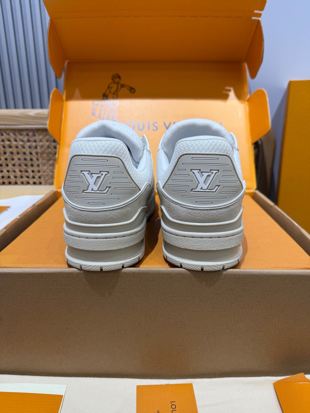 Sneakers Trainer 'Beige Sable' — vue 3