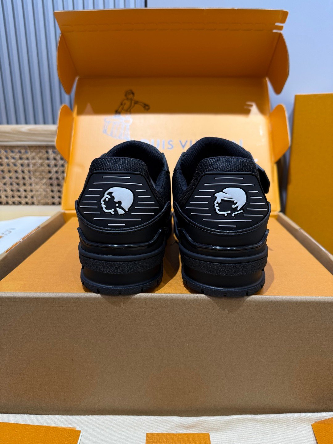 Sneakers Trainer NIGO 'Noir Crâne' — vue 3