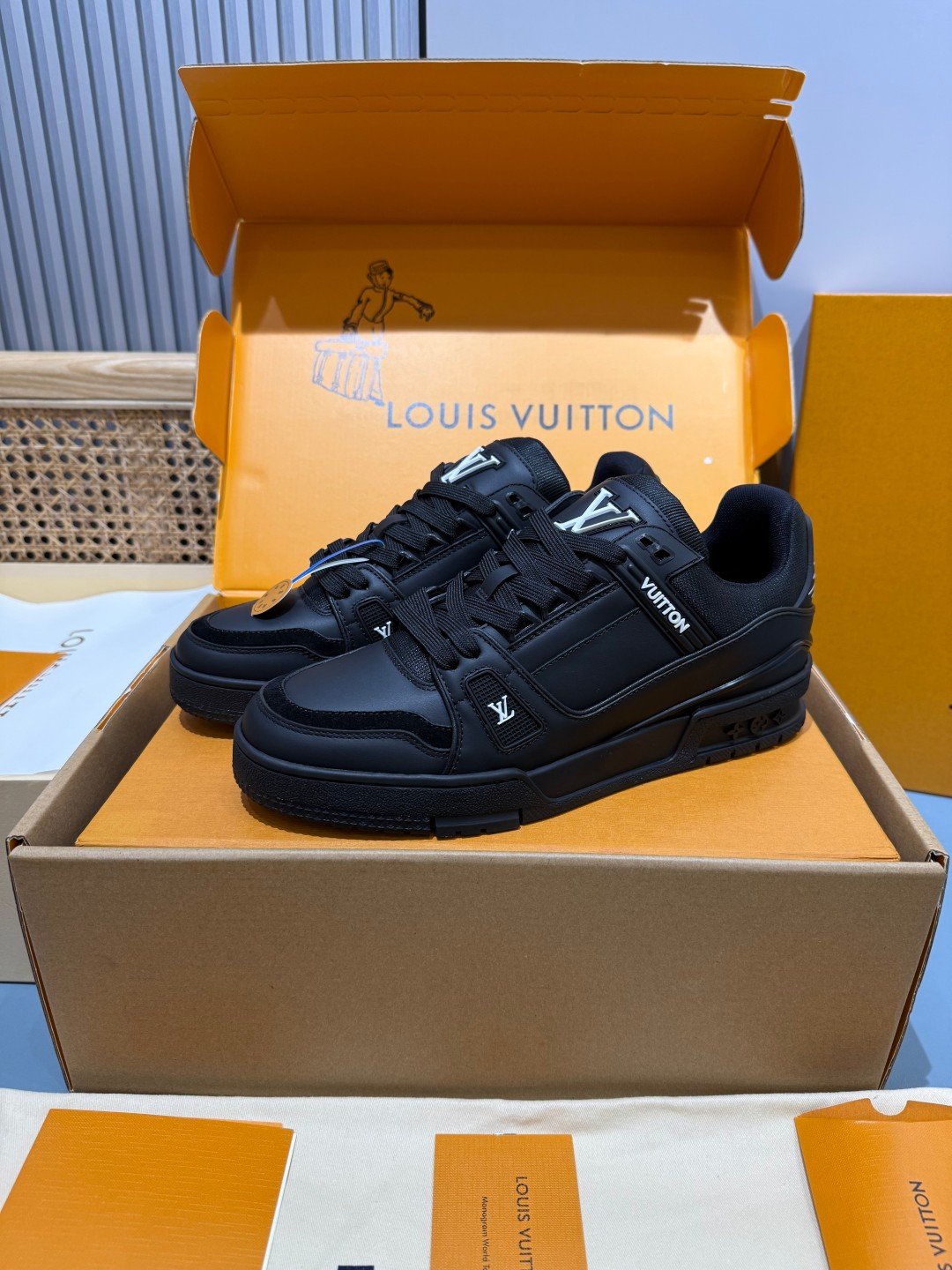 Sneakers Trainer NIGO 'Noir Crâne' — vue 4