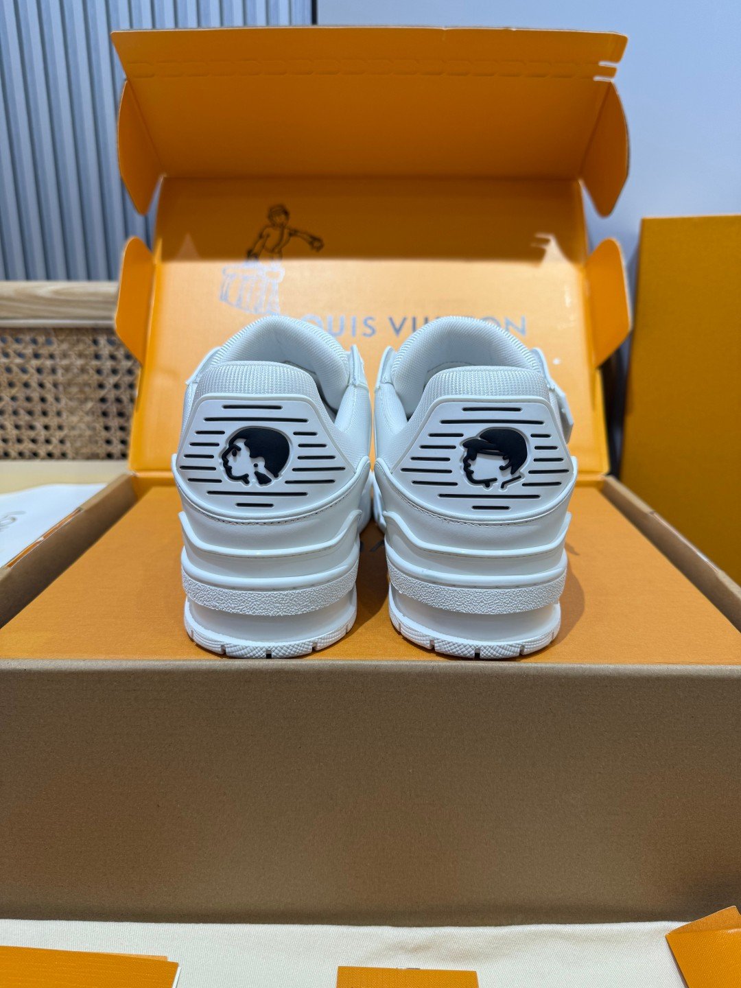 Sneakers Trainer NIGO 'Blanc Crâne' — vue 3