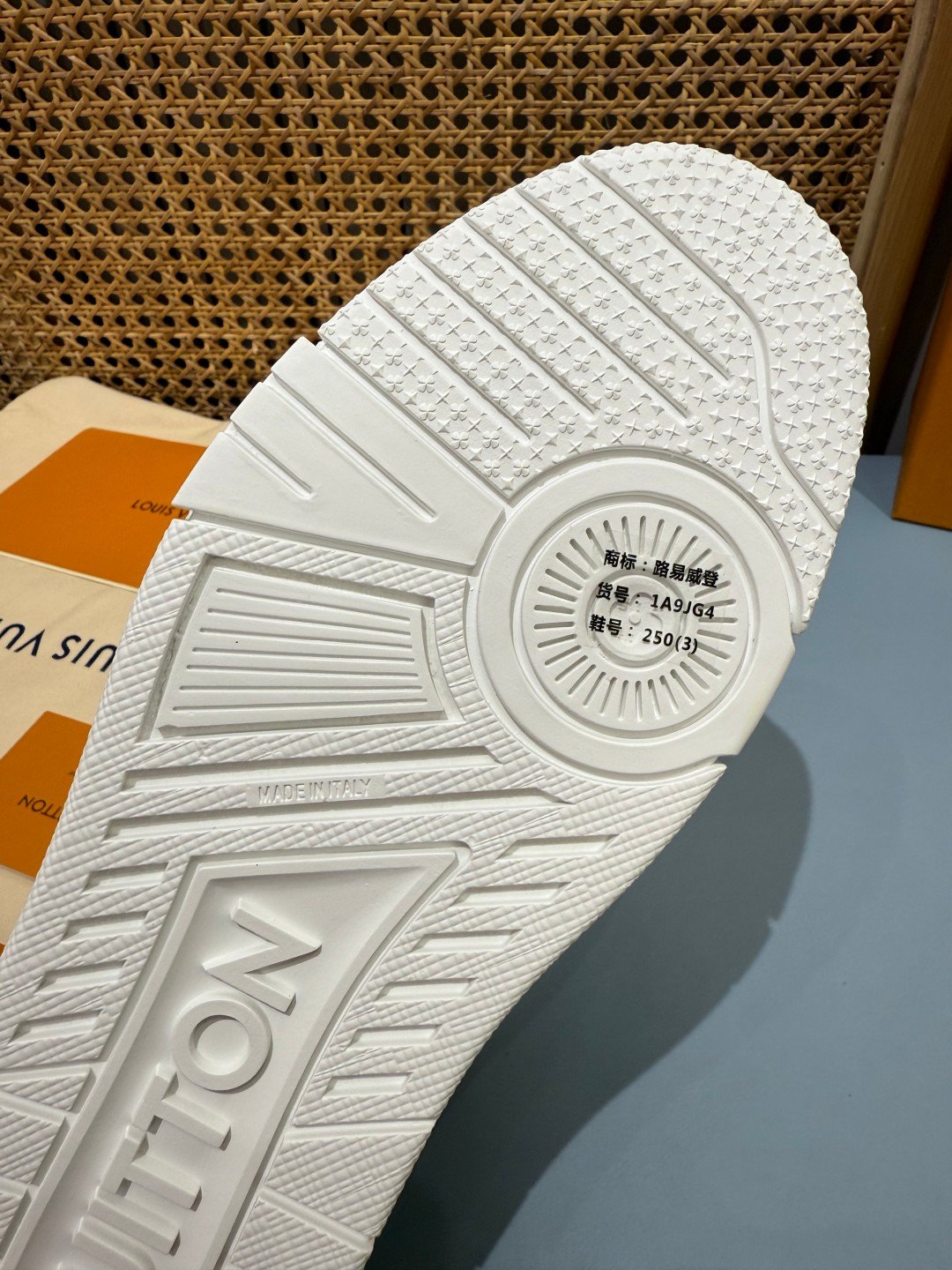 Sneakers Trainer NIGO 'Blanc Crâne' — vue 6