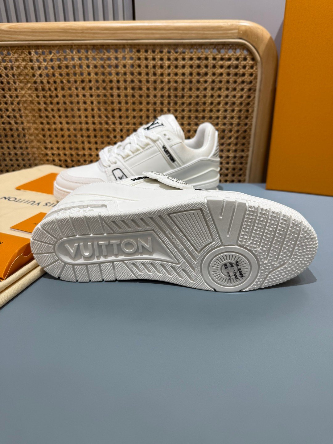 Sneakers Trainer NIGO 'Blanc Crâne' — vue 18