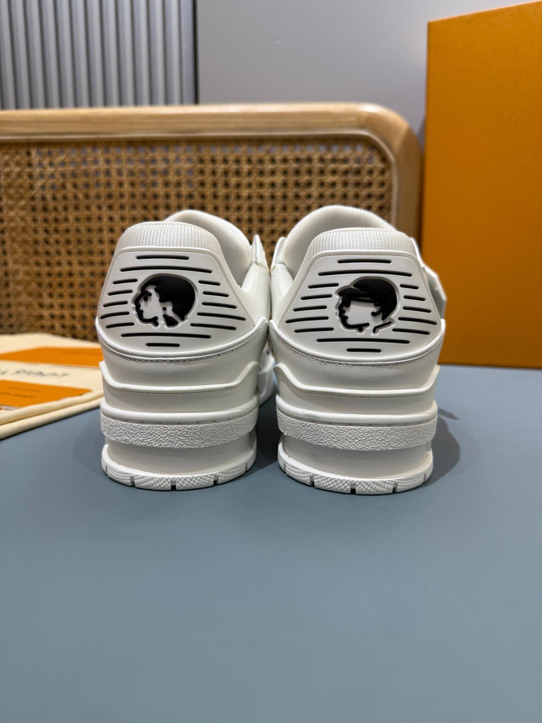 Sneakers Trainer NIGO 'Blanc Crâne' — vue 20
