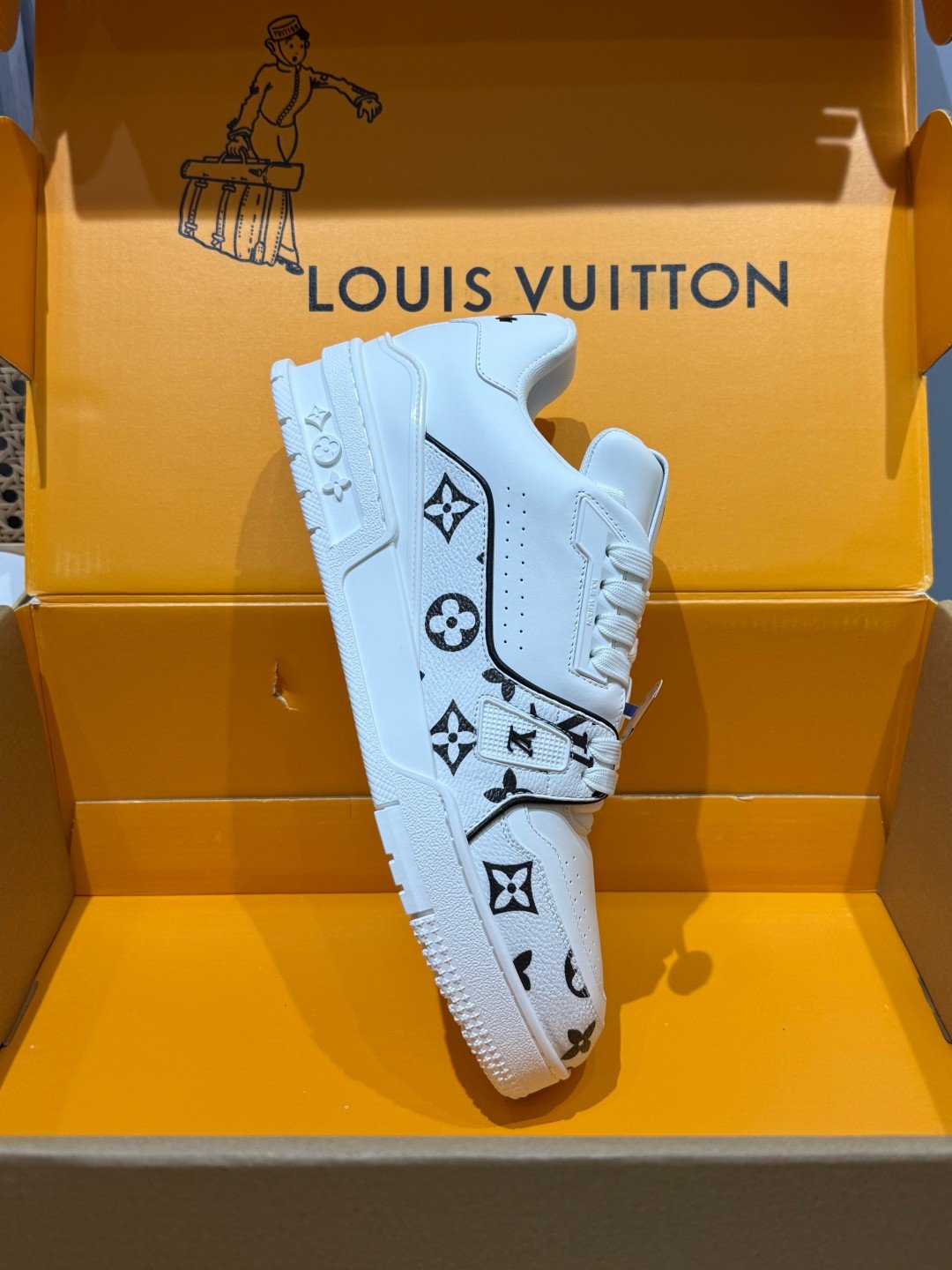 Sneakers Trainer 'Blanc Monogram Noir' — vue 26