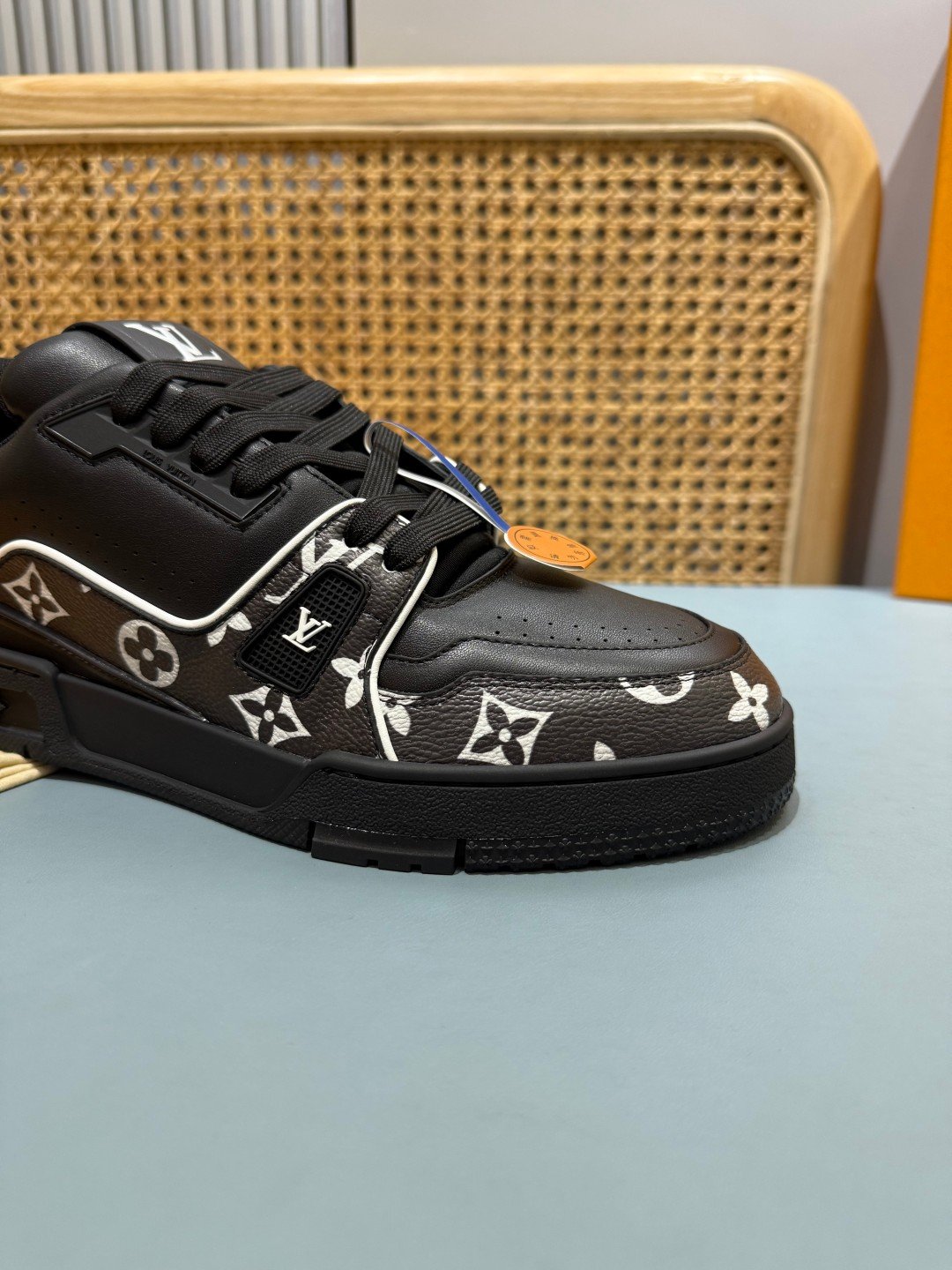 Sneakers Trainer 'Noir Monogram Brodé' — vue 13