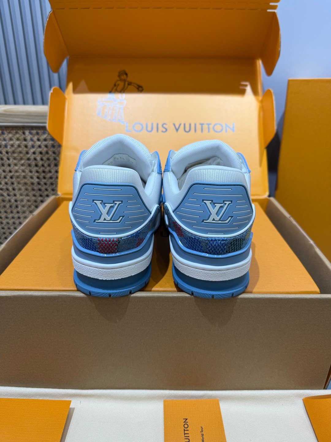 Sneakers Trainer Denim 'Bleu Ciel Monogram' — vue 3