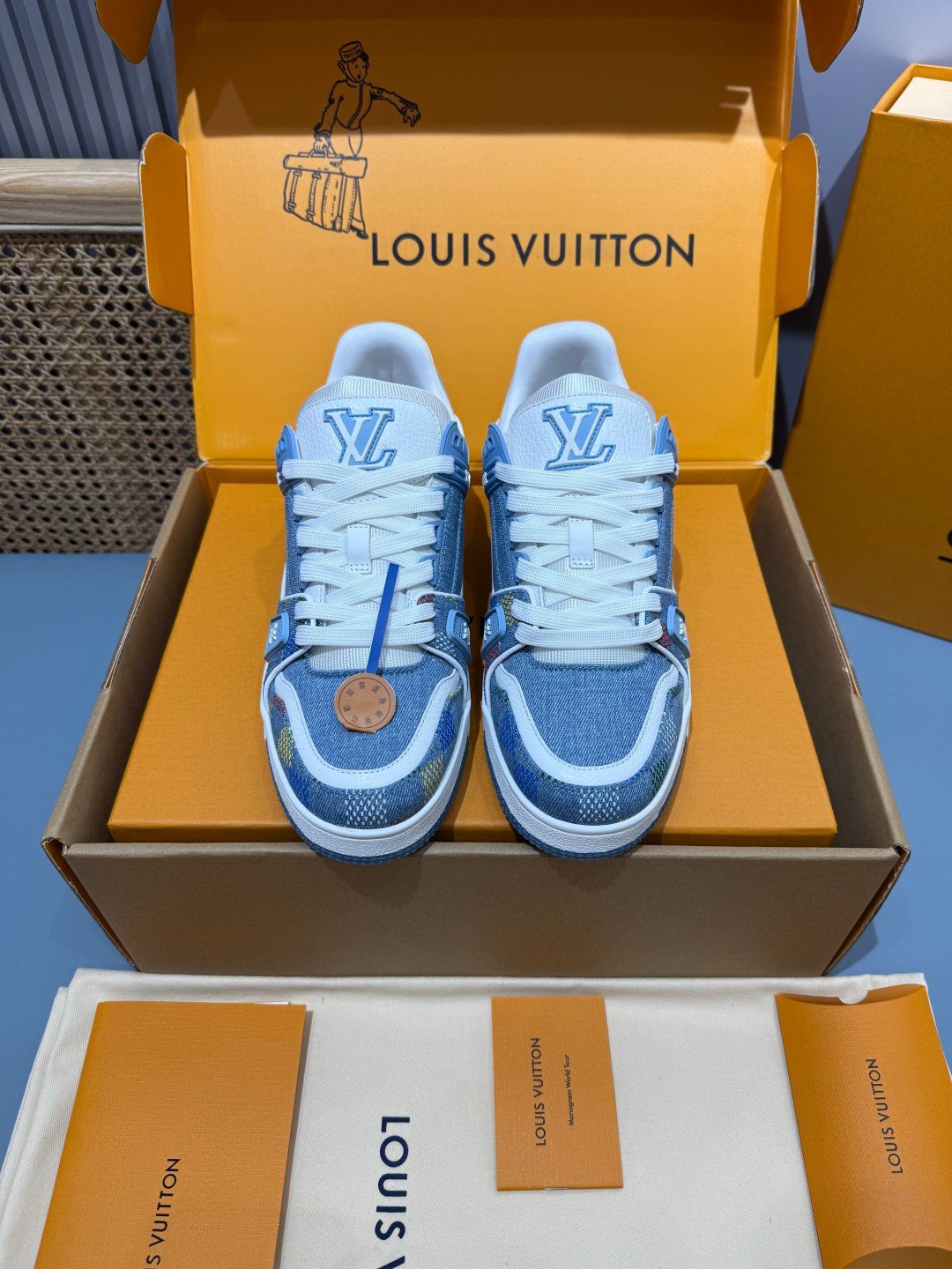 Sneakers Trainer Denim 'Bleu Ciel Monogram' — vue 5