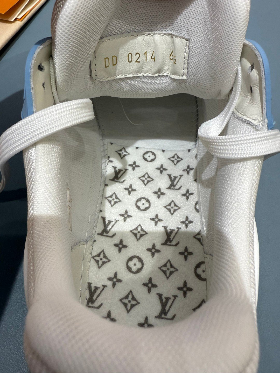 Sneakers Trainer Denim 'Bleu Ciel Monogram' — vue 6