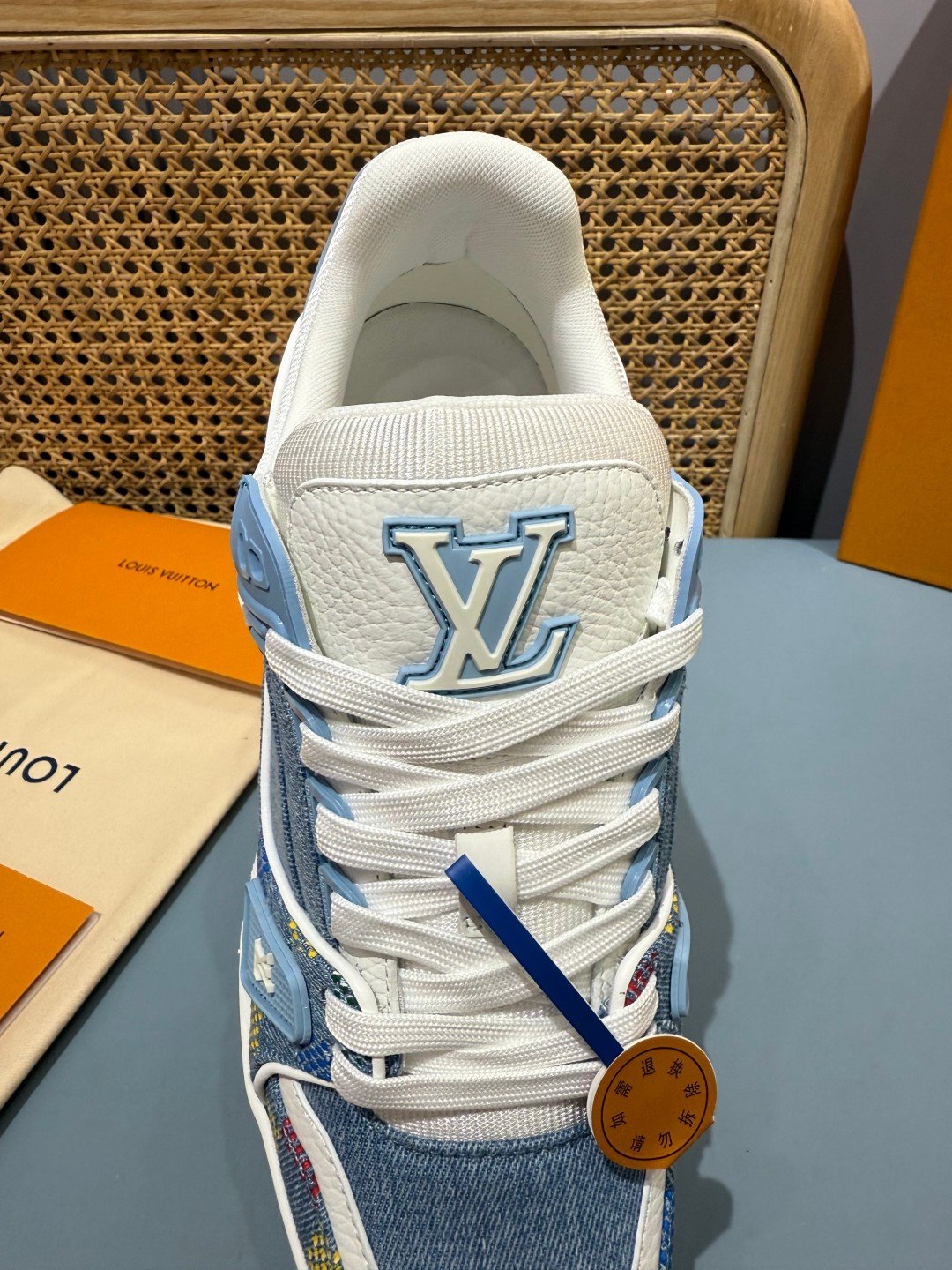 Sneakers Trainer Denim 'Bleu Ciel Monogram' — vue 8