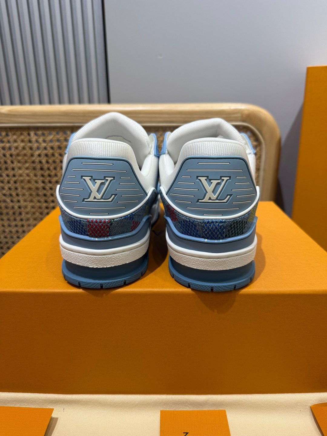 Sneakers Trainer Denim 'Bleu Ciel Monogram' — vue 19