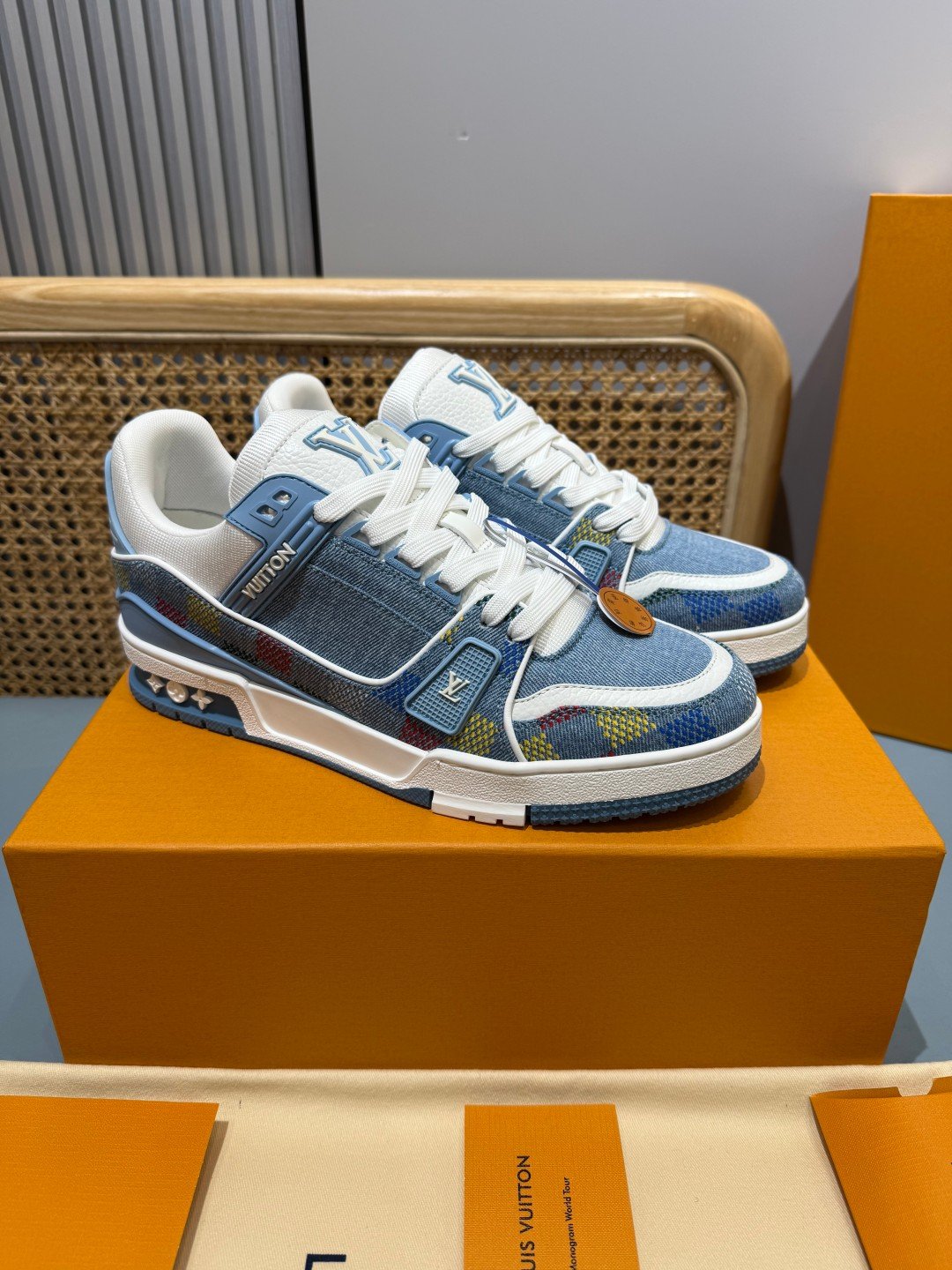 Sneakers Trainer Denim 'Bleu Ciel Monogram' — vue 20