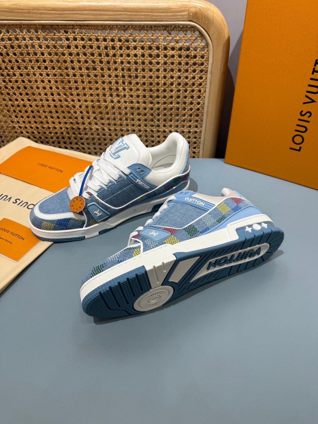 Sneakers Trainer Denim 'Bleu Ciel Monogram' — vue 25