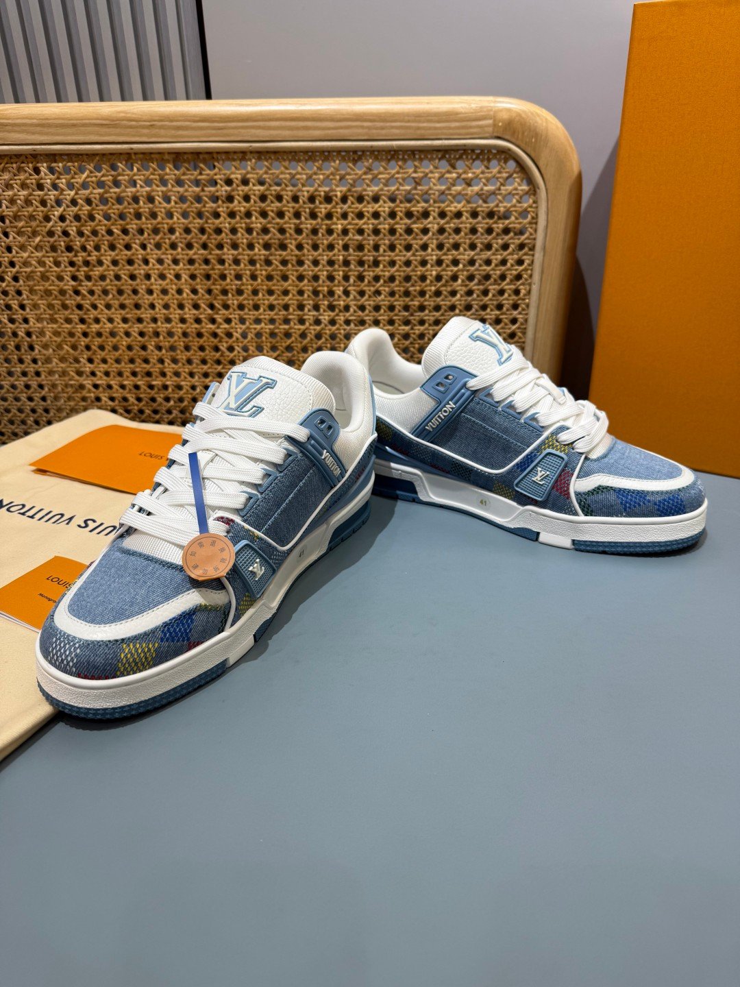 Sneakers Trainer Denim 'Bleu Ciel Monogram' — vue 26