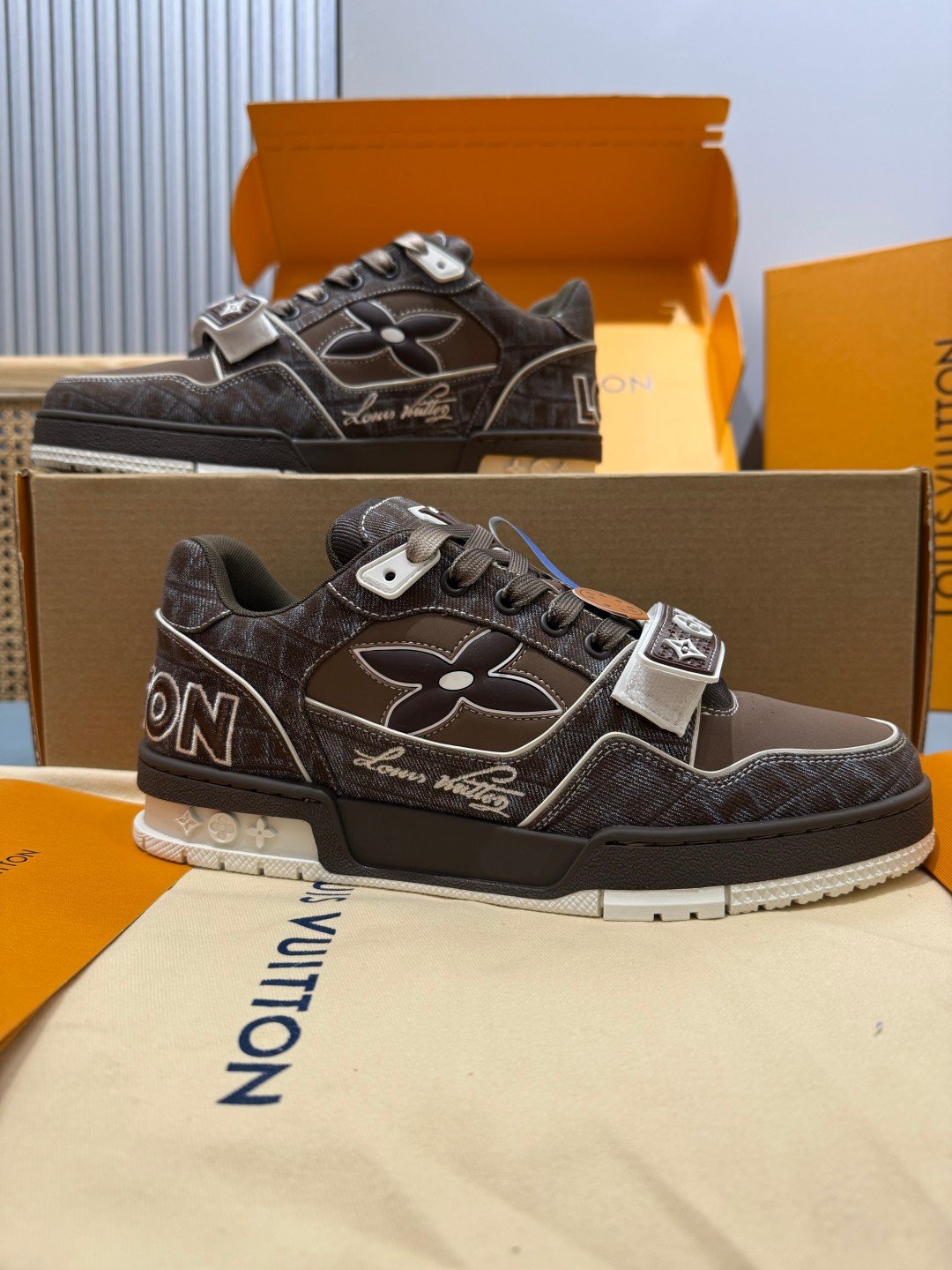 Sneakers Trainer Velcro 'Marron Monogram' — vue 2
