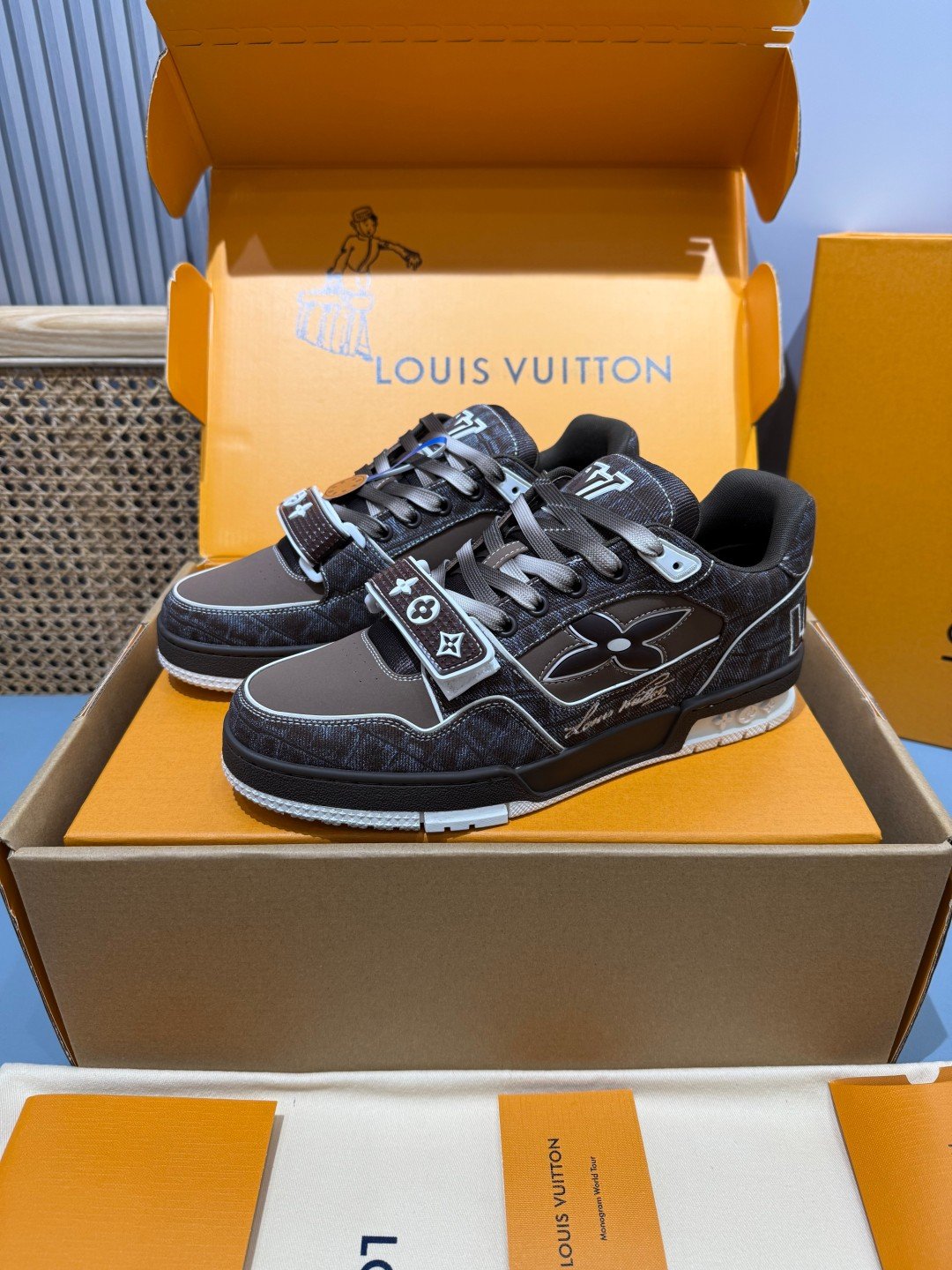 Sneakers Trainer Velcro 'Marron Monogram' — vue 4