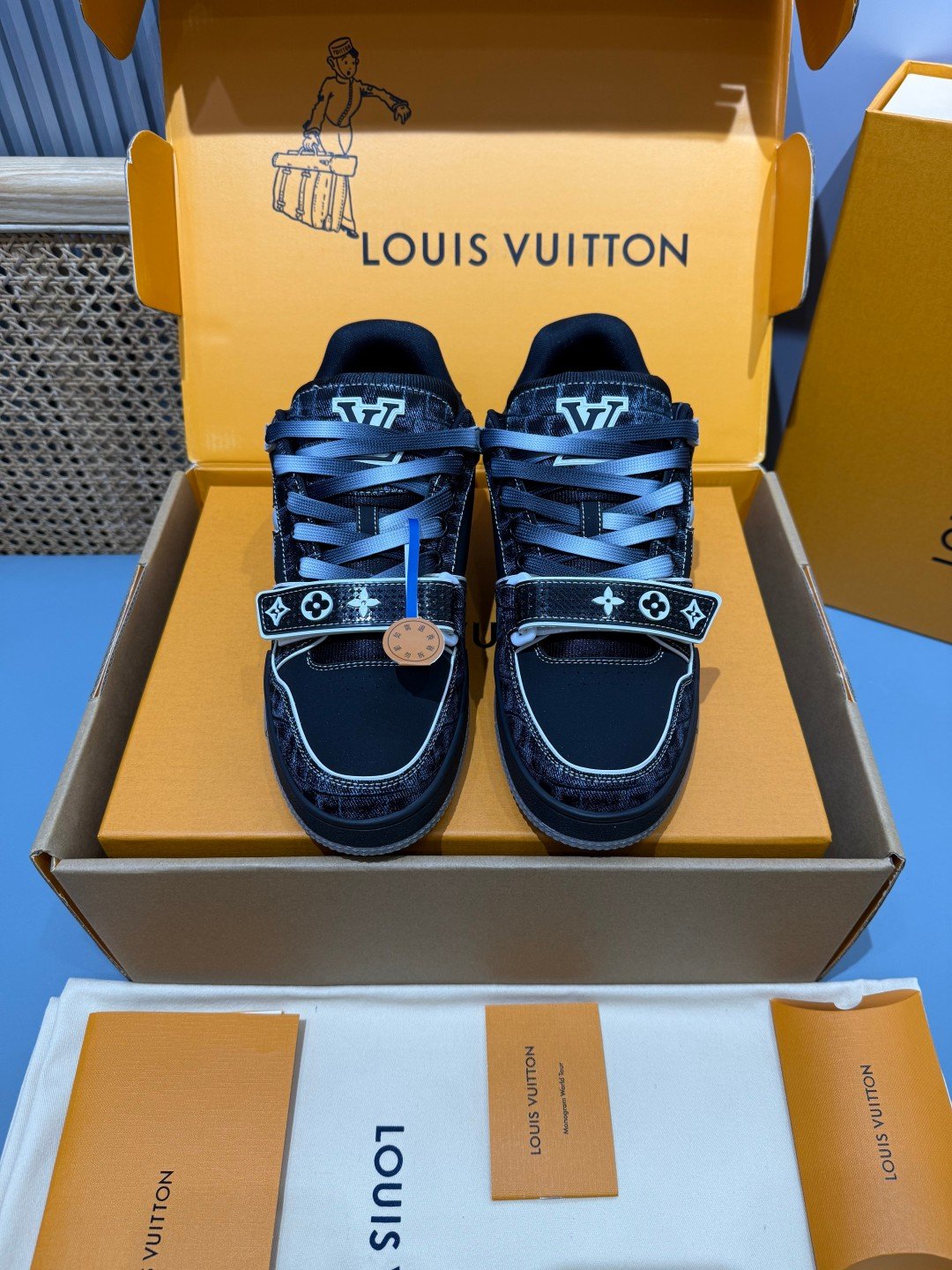 Sneakers Trainer Velcro 'Denim Noir Monogram' — vue 5