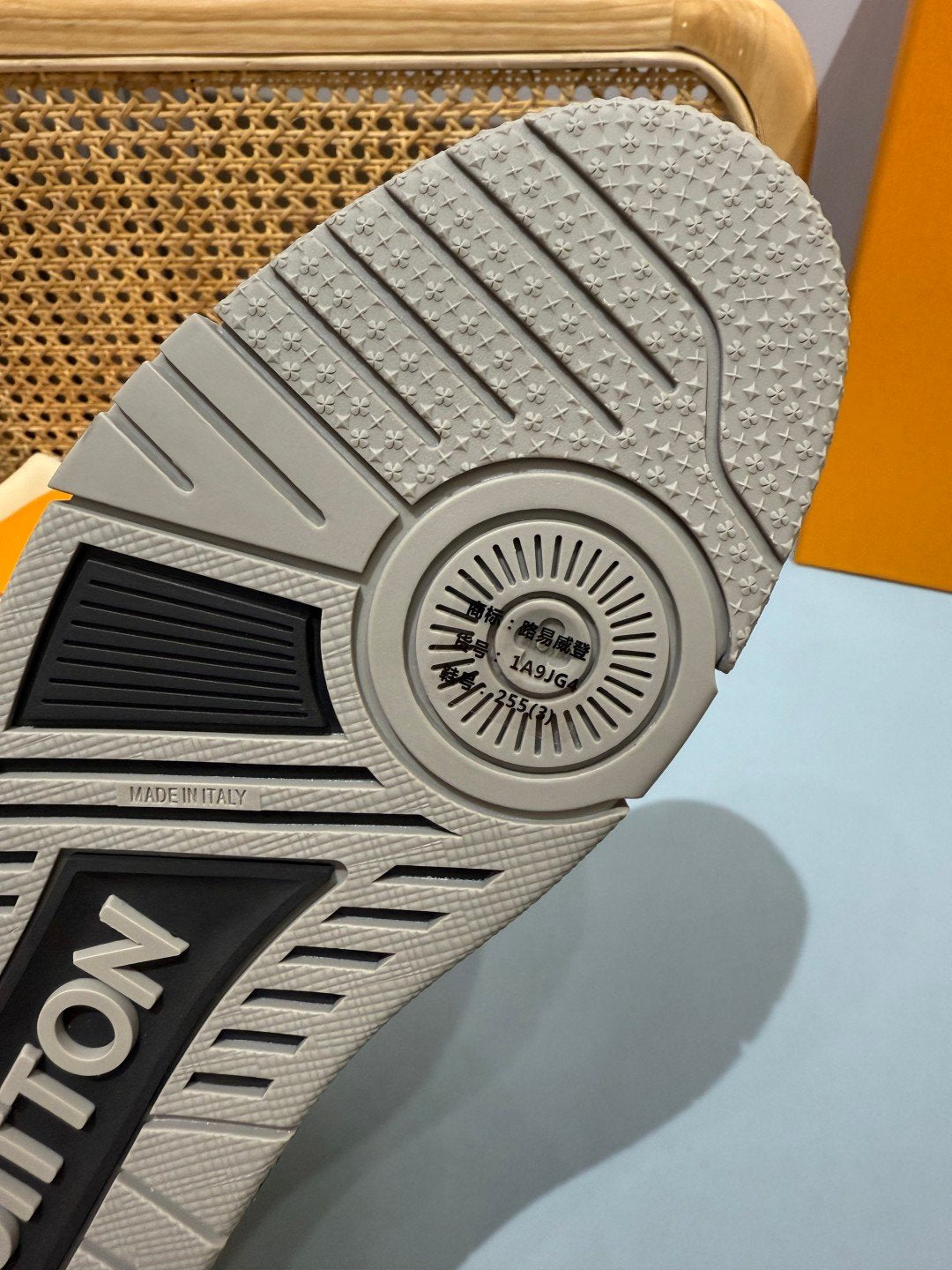 Sneakers Trainer Velcro 'Denim Noir Monogram' — vue 6