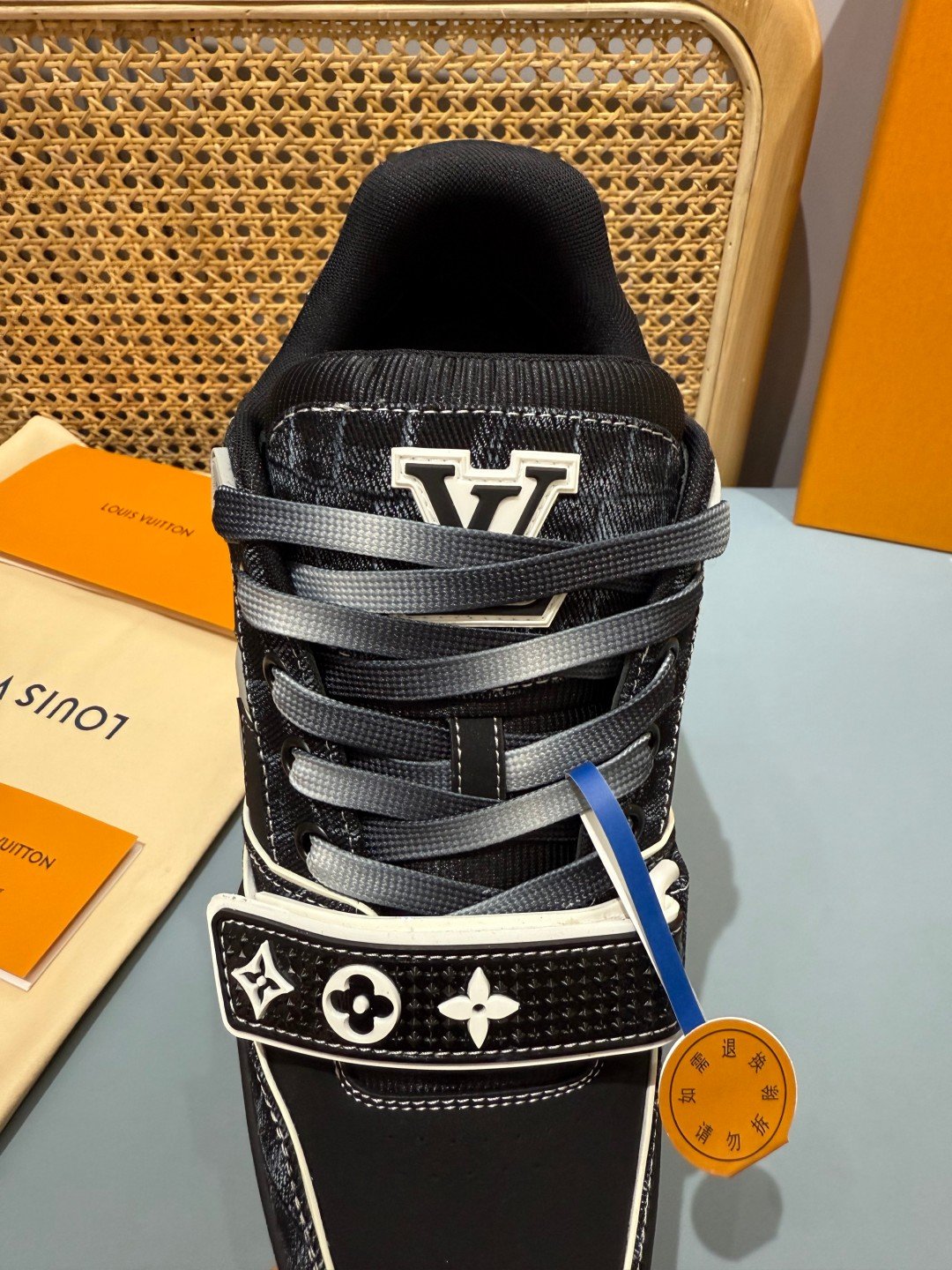 Sneakers Trainer Velcro 'Denim Noir Monogram' — vue 7