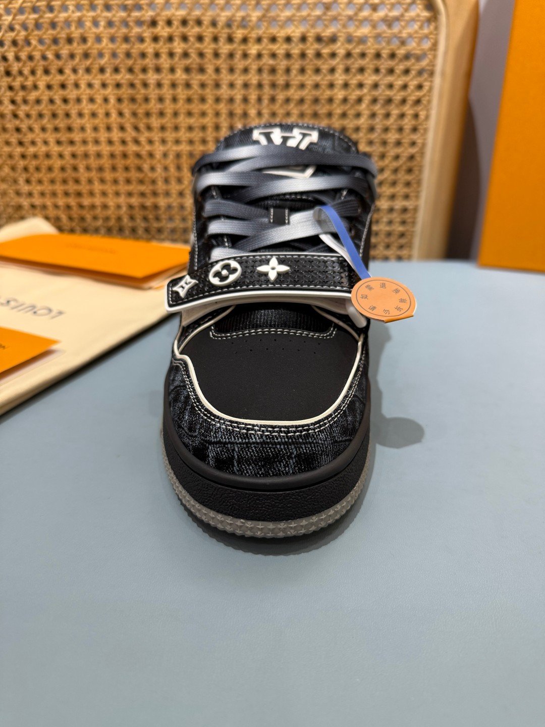 Sneakers Trainer Velcro 'Denim Noir Monogram' — vue 8
