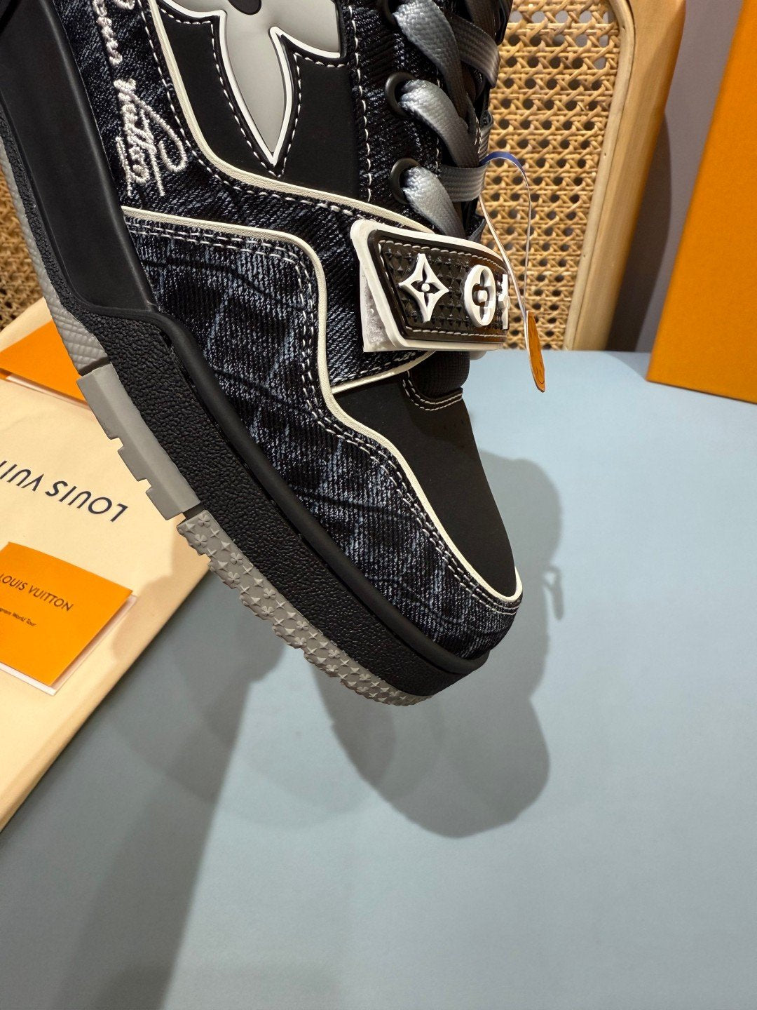 Sneakers Trainer Velcro 'Denim Noir Monogram' — vue 13