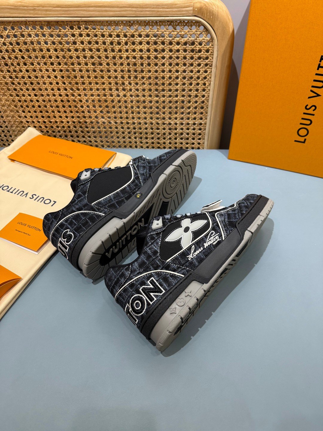 Sneakers Trainer Velcro 'Denim Noir Monogram' — vue 14