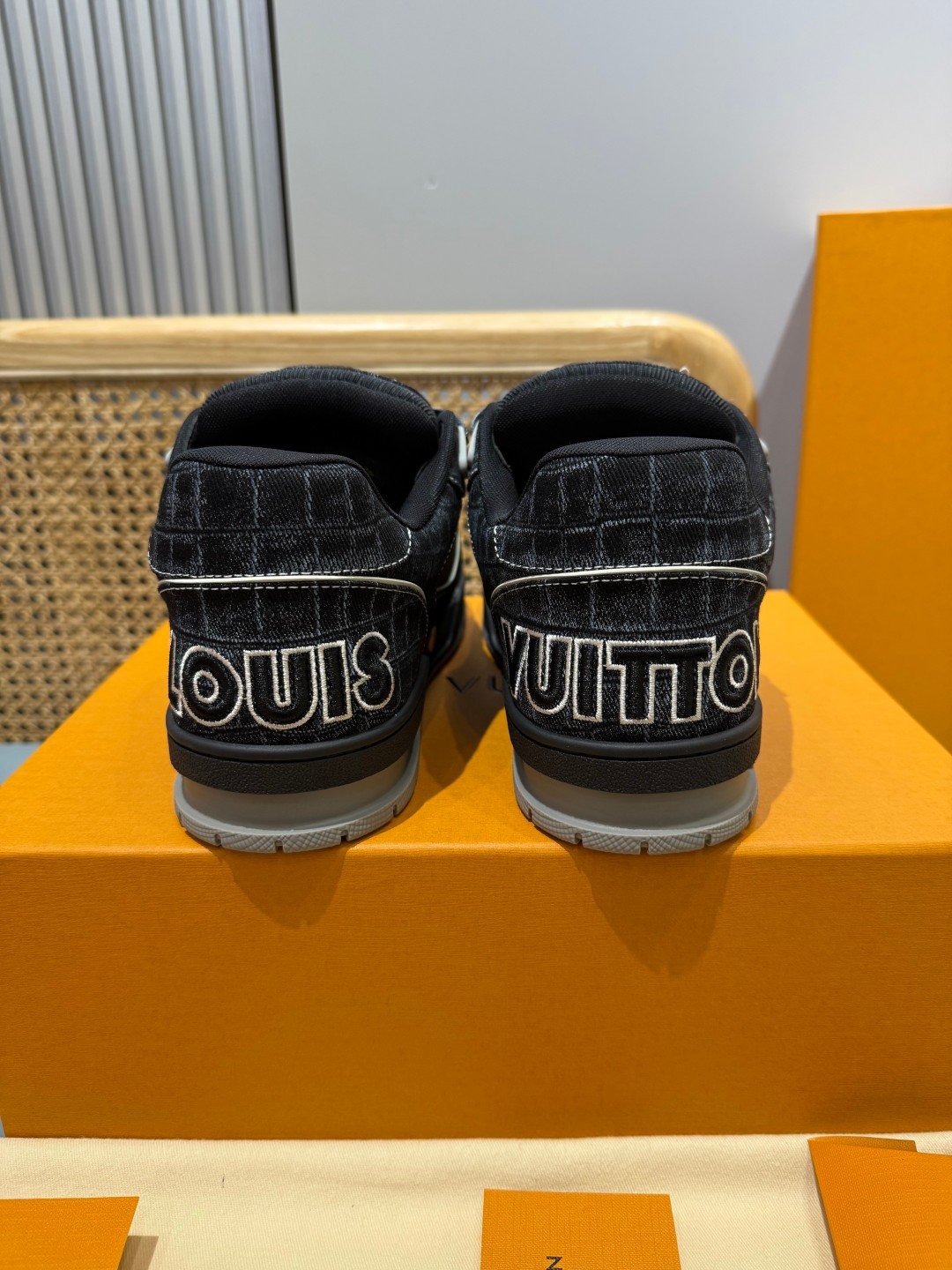 Sneakers Trainer Velcro 'Denim Noir Monogram' — vue 18