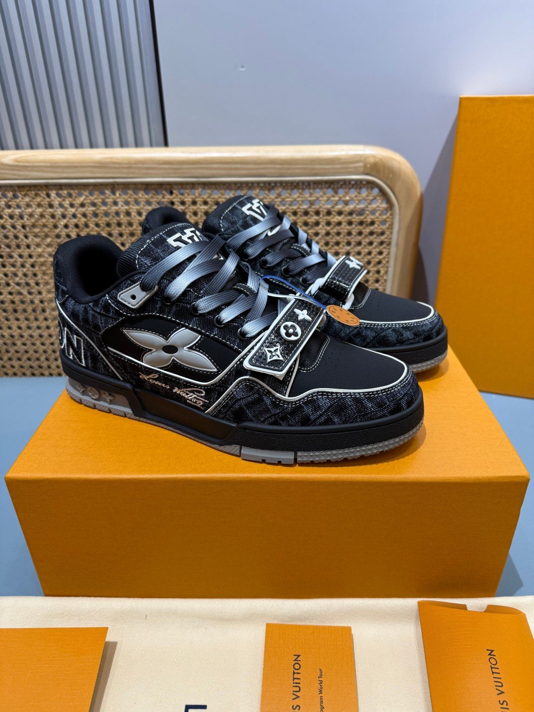 Sneakers Trainer Velcro 'Denim Noir Monogram' — vue 19
