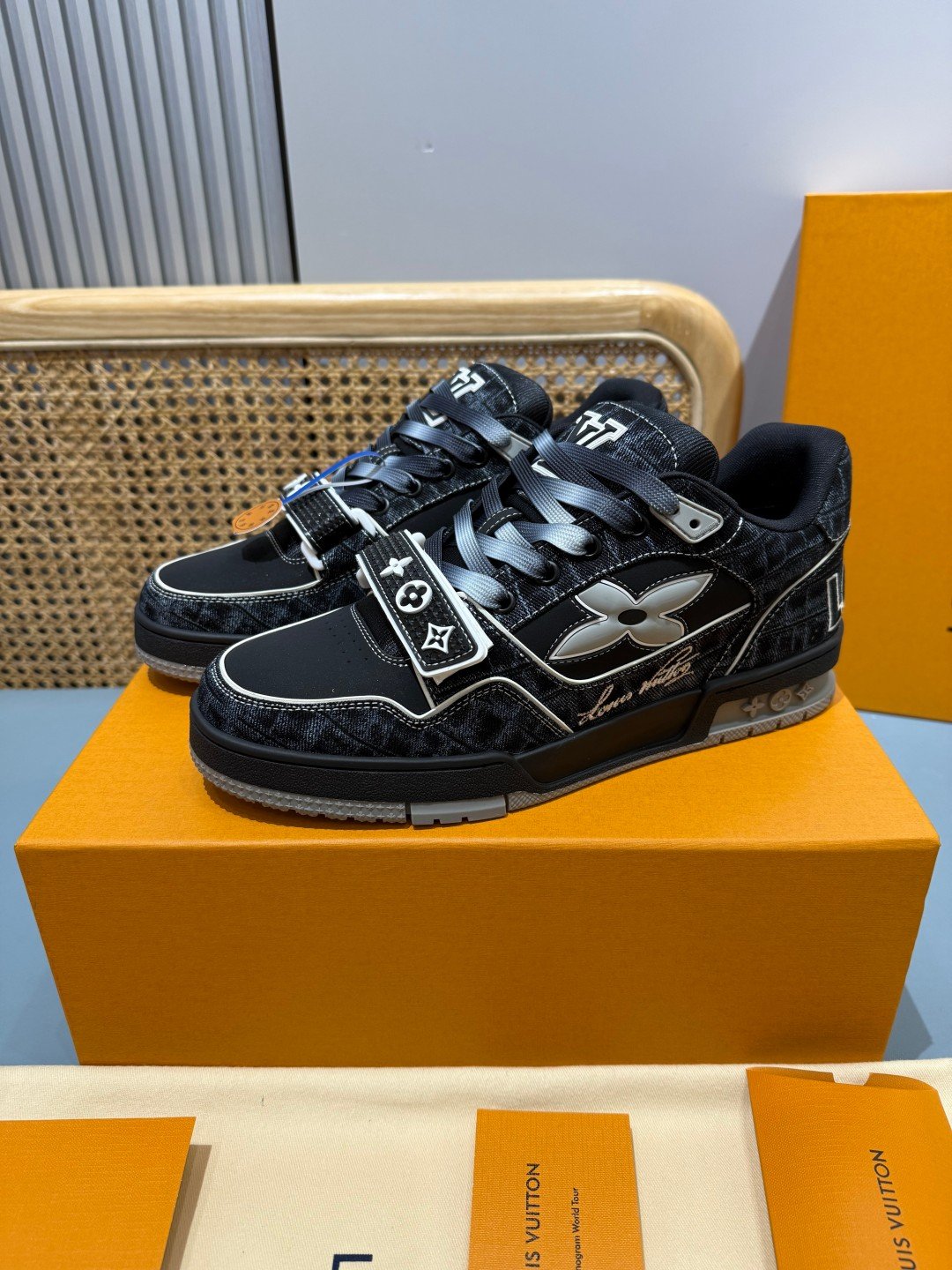 Sneakers Trainer Velcro 'Denim Noir Monogram' — vue 20