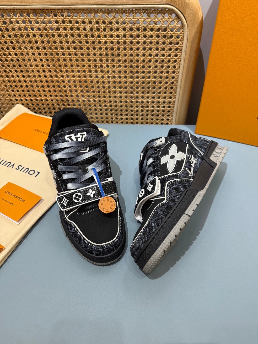 Sneakers Trainer Velcro 'Denim Noir Monogram' — vue 23