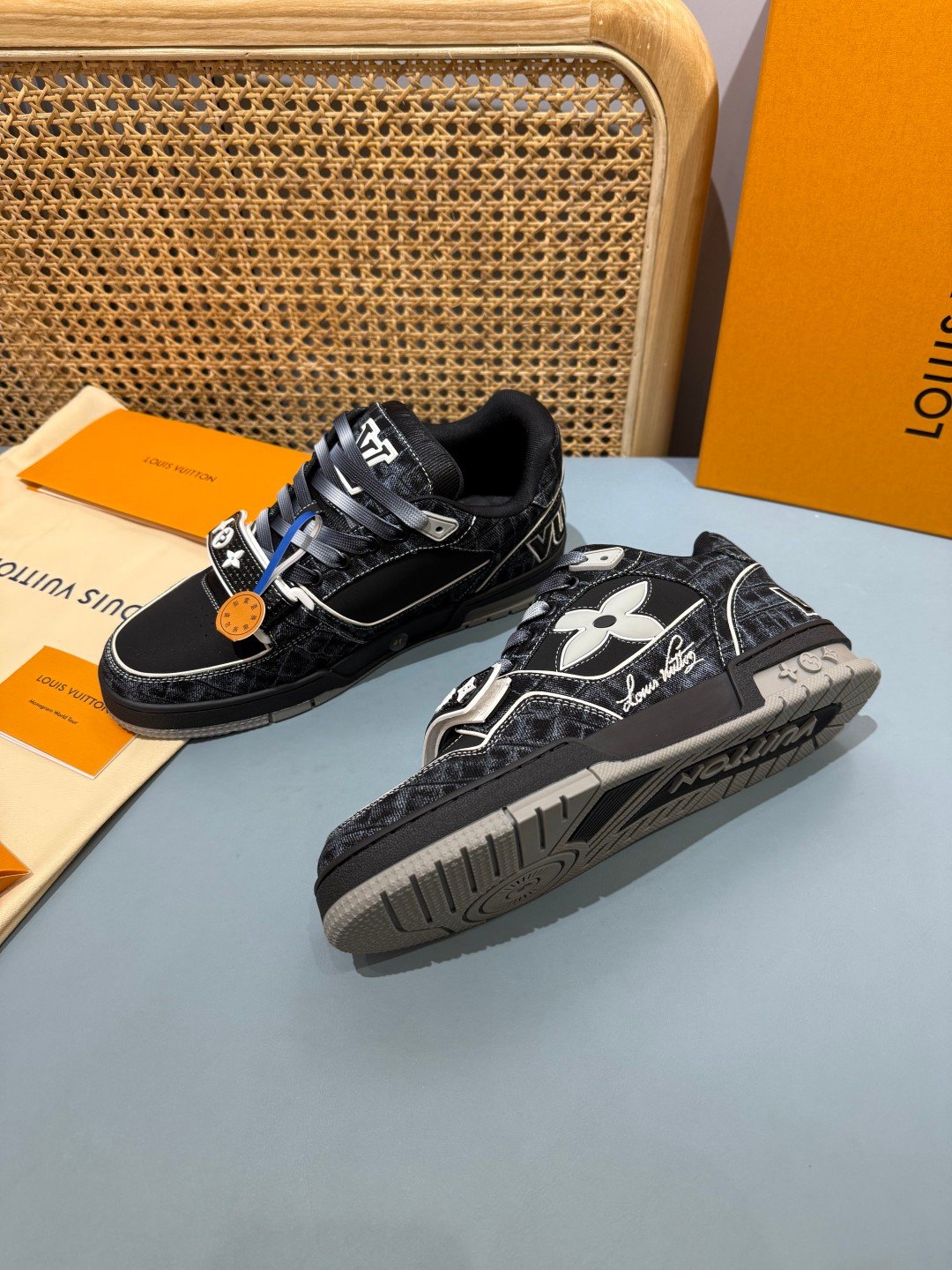 Sneakers Trainer Velcro 'Denim Noir Monogram' — vue 24