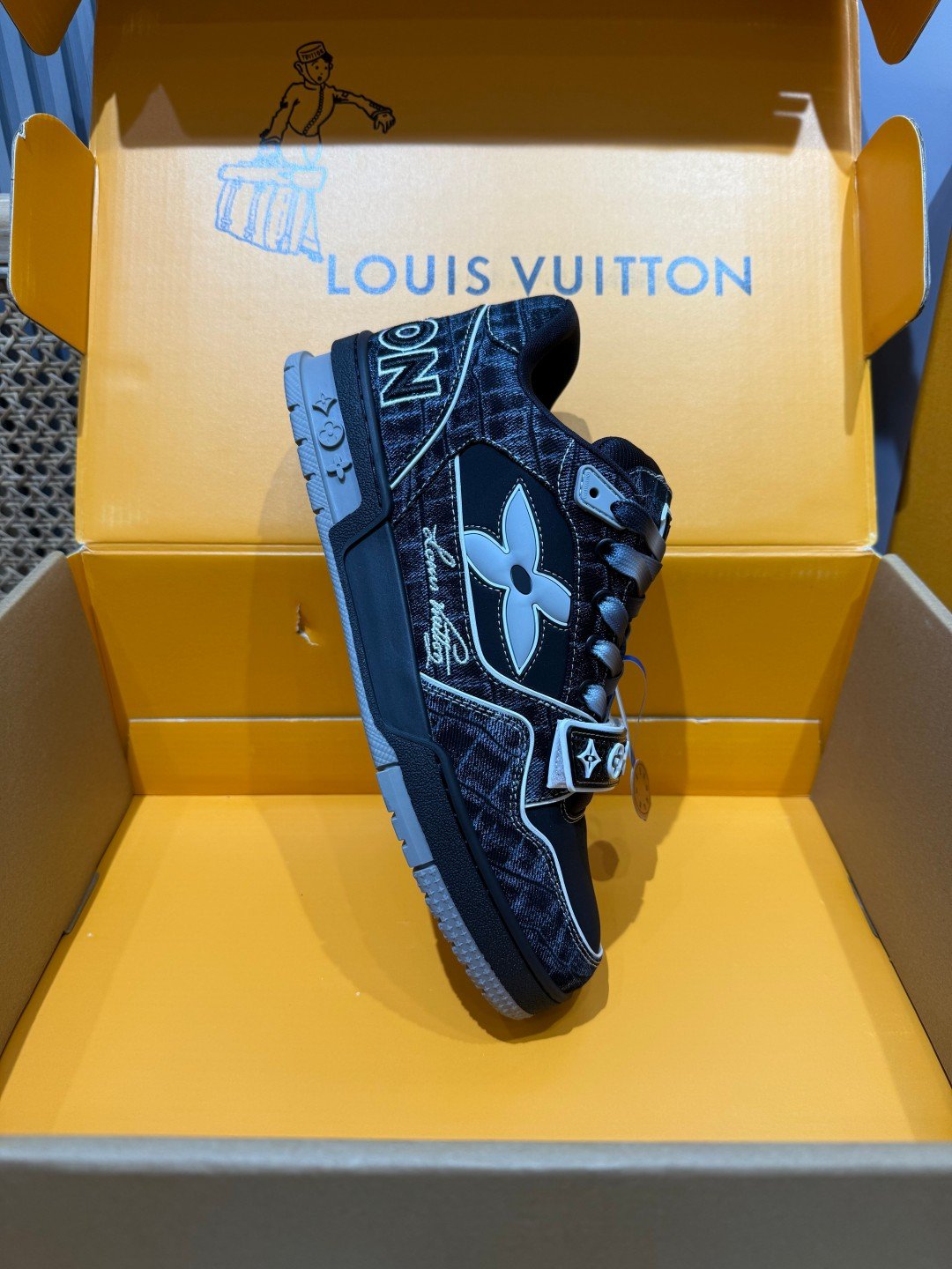 Sneakers Trainer Velcro 'Denim Noir Monogram' — vue 26