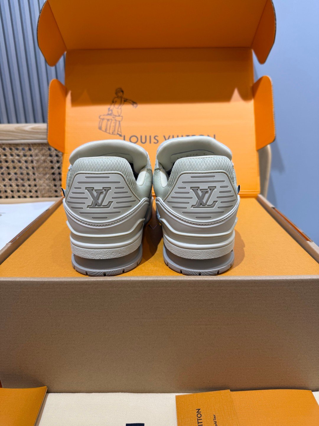 Sneakers Trainer 'Gris Perle' — vue 3