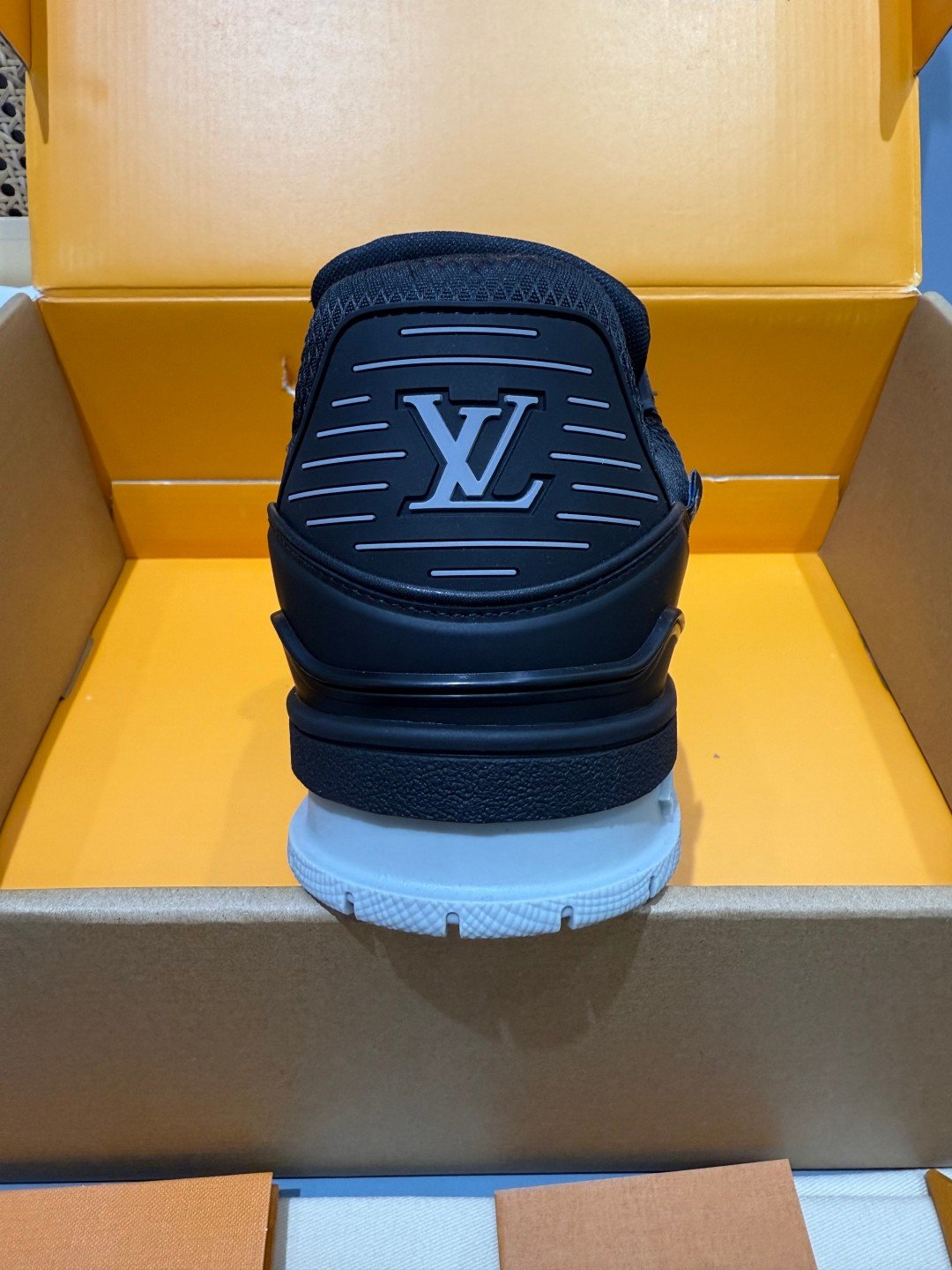 Sneakers Trainer 'Noir Monogram' — vue 10