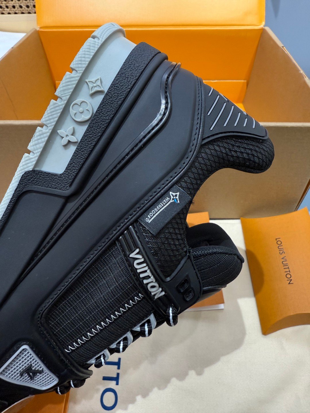 Sneakers Trainer 'Noir Monogram' — vue 11