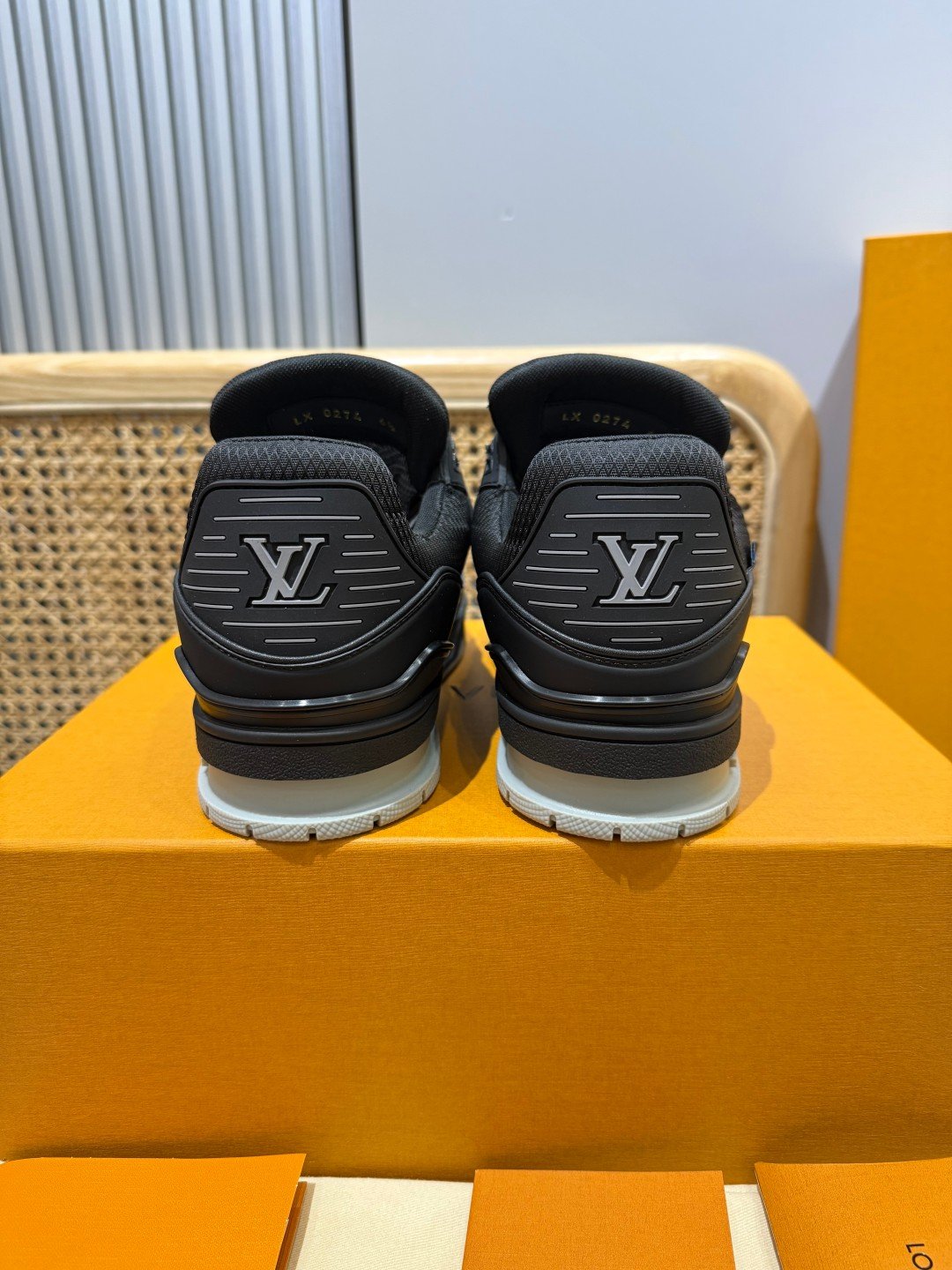 Sneakers Trainer 'Noir Monogram' — vue 18