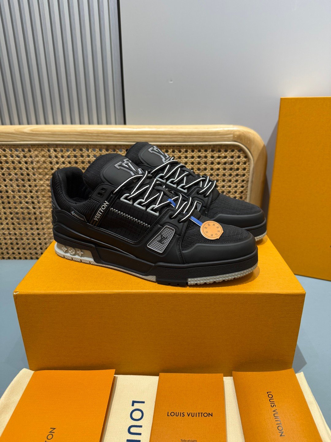 Sneakers Trainer 'Noir Monogram' — vue 19