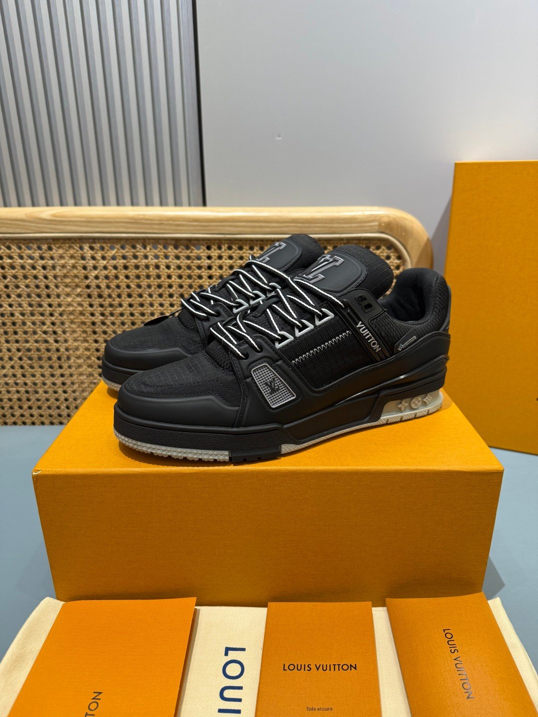 Sneakers Trainer 'Noir Monogram' — vue 20