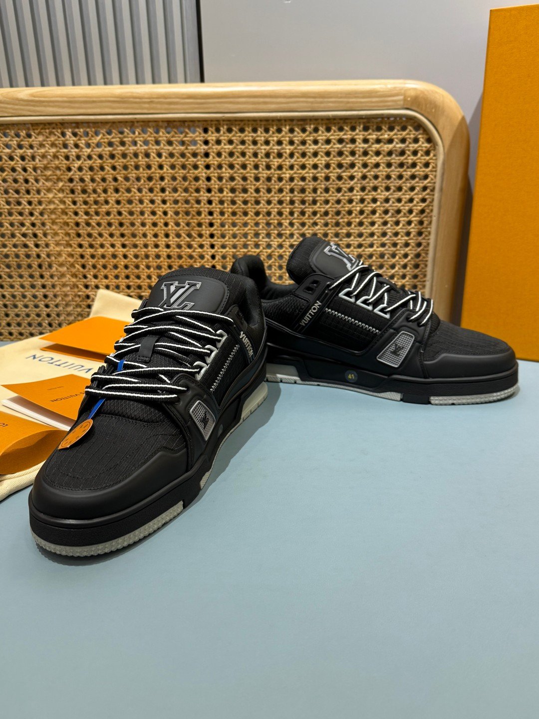 Sneakers Trainer 'Noir Monogram' — vue 25