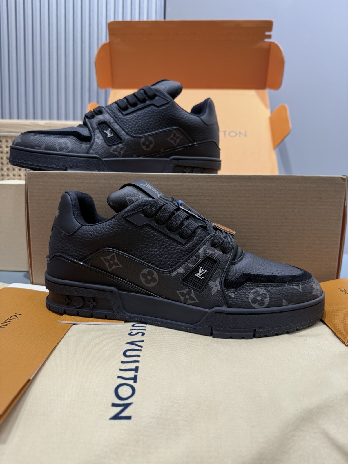 Sneakers Trainer 'Noir Mat' — vue 2