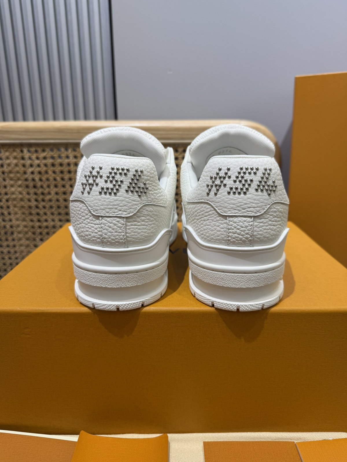 Sneakers Trainer Rivets 'Blanc Beige' — vue 2