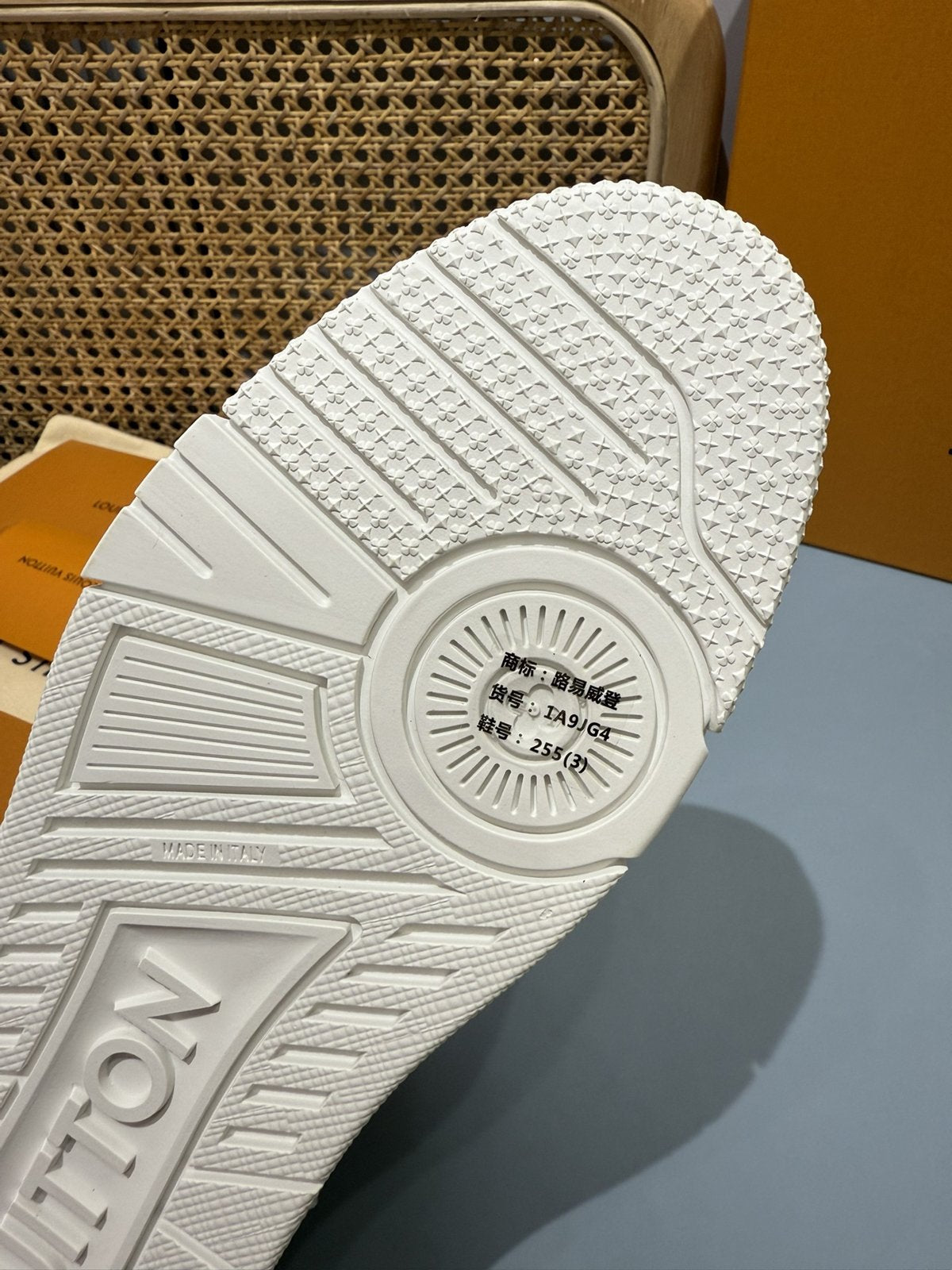 Sneakers Trainer Rivets 'Blanc Beige' — vue 8